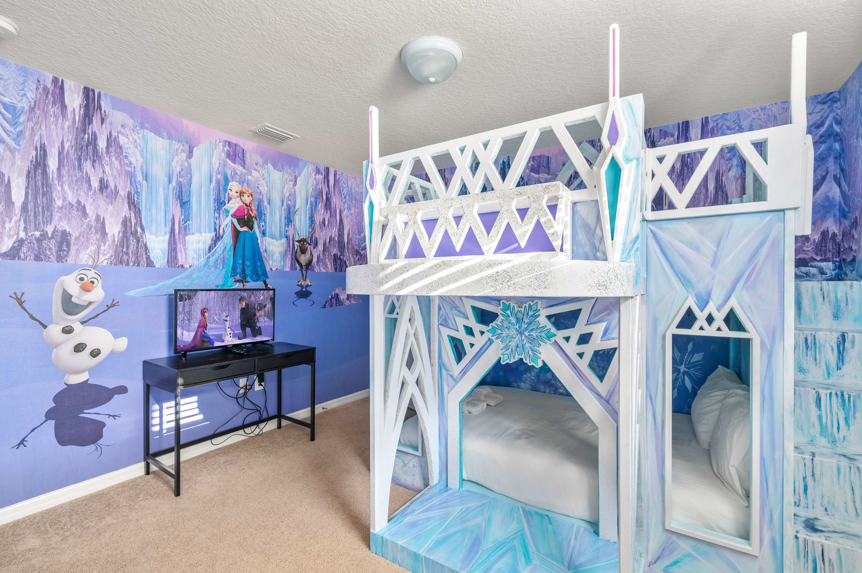 Elegant villa near Disney w/ pool & gameroom