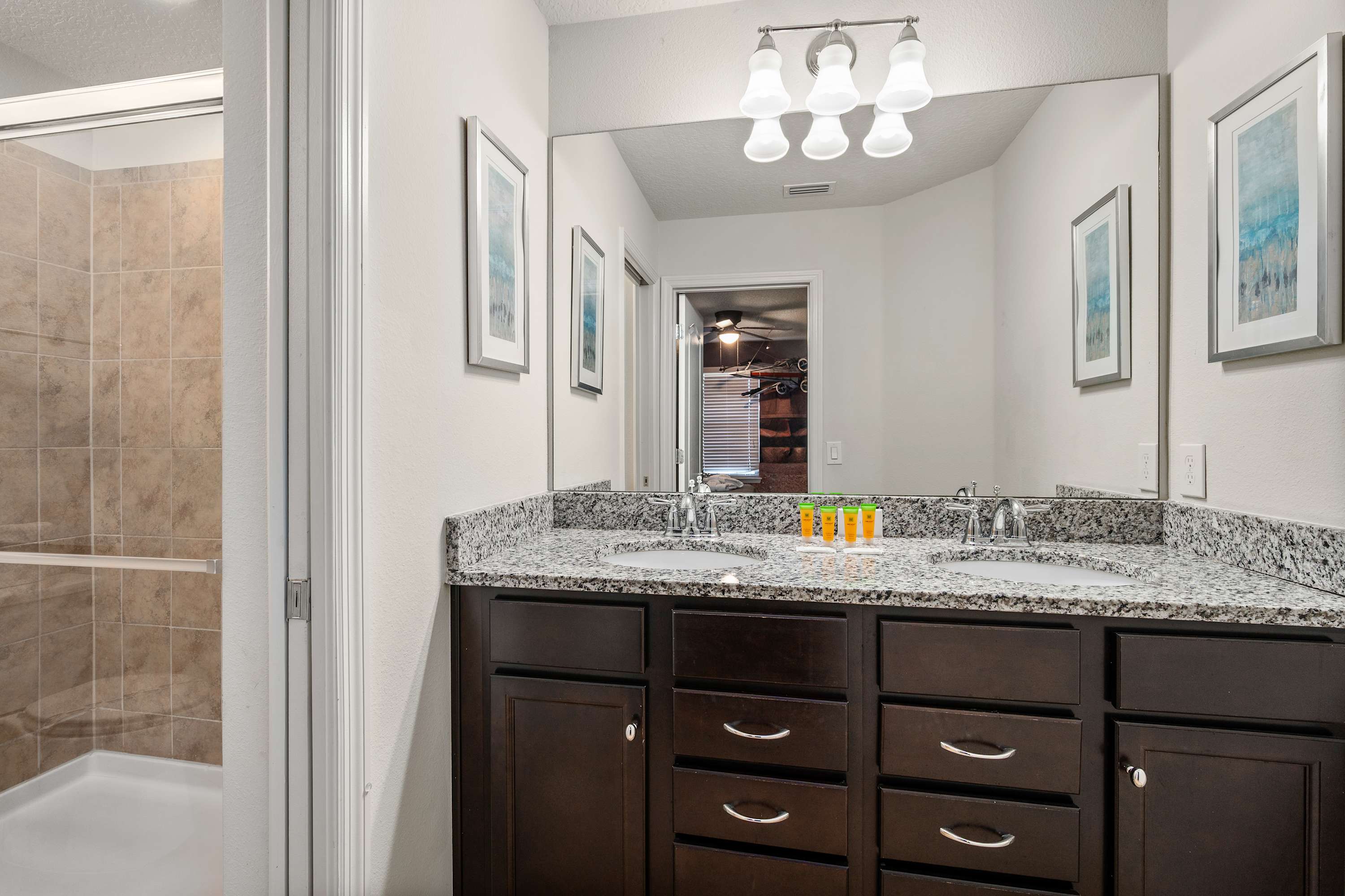 Elegant villa near Disney w/ pool & gameroom