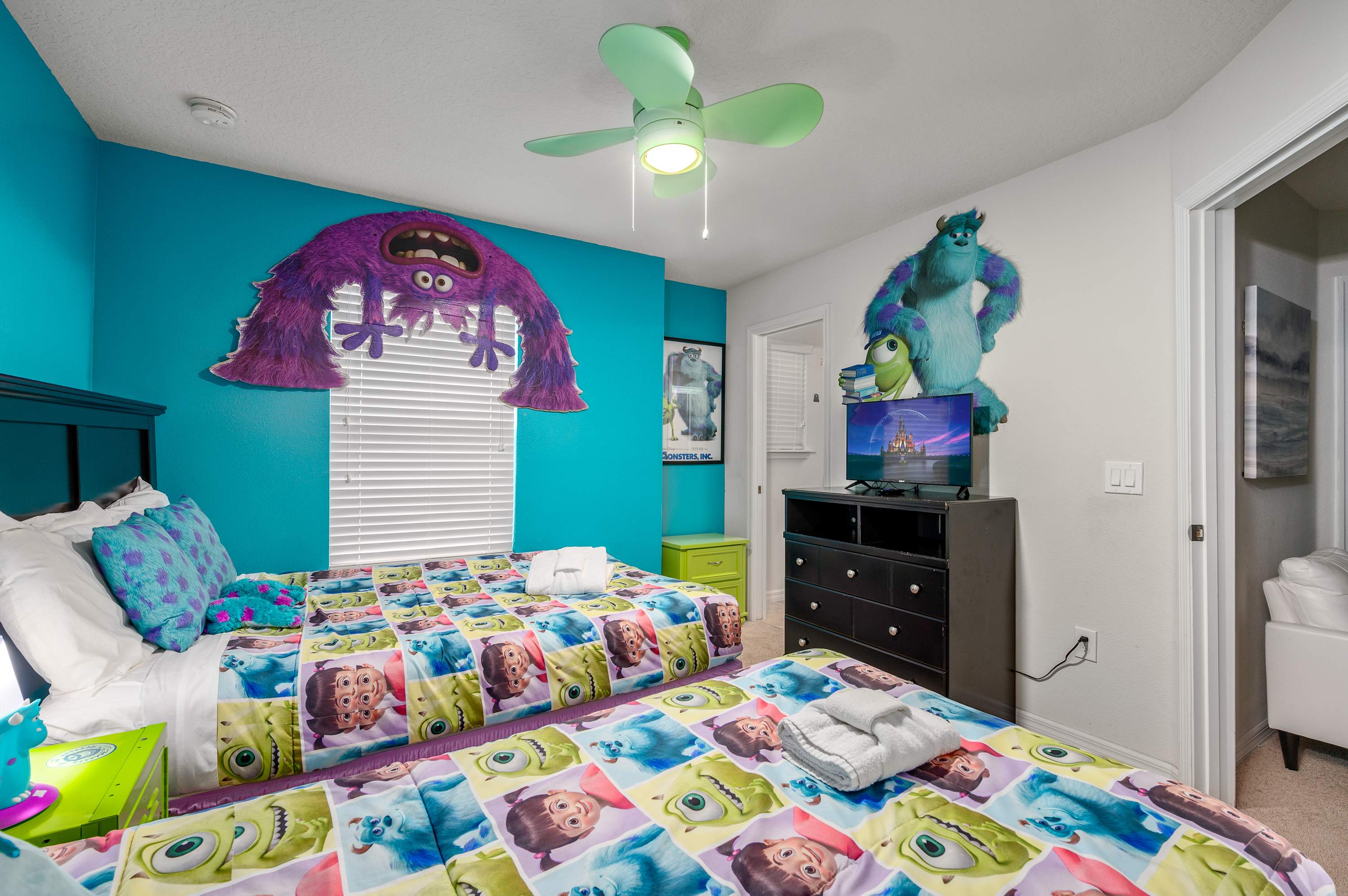 Elegant villa near Disney w/ pool & gameroom