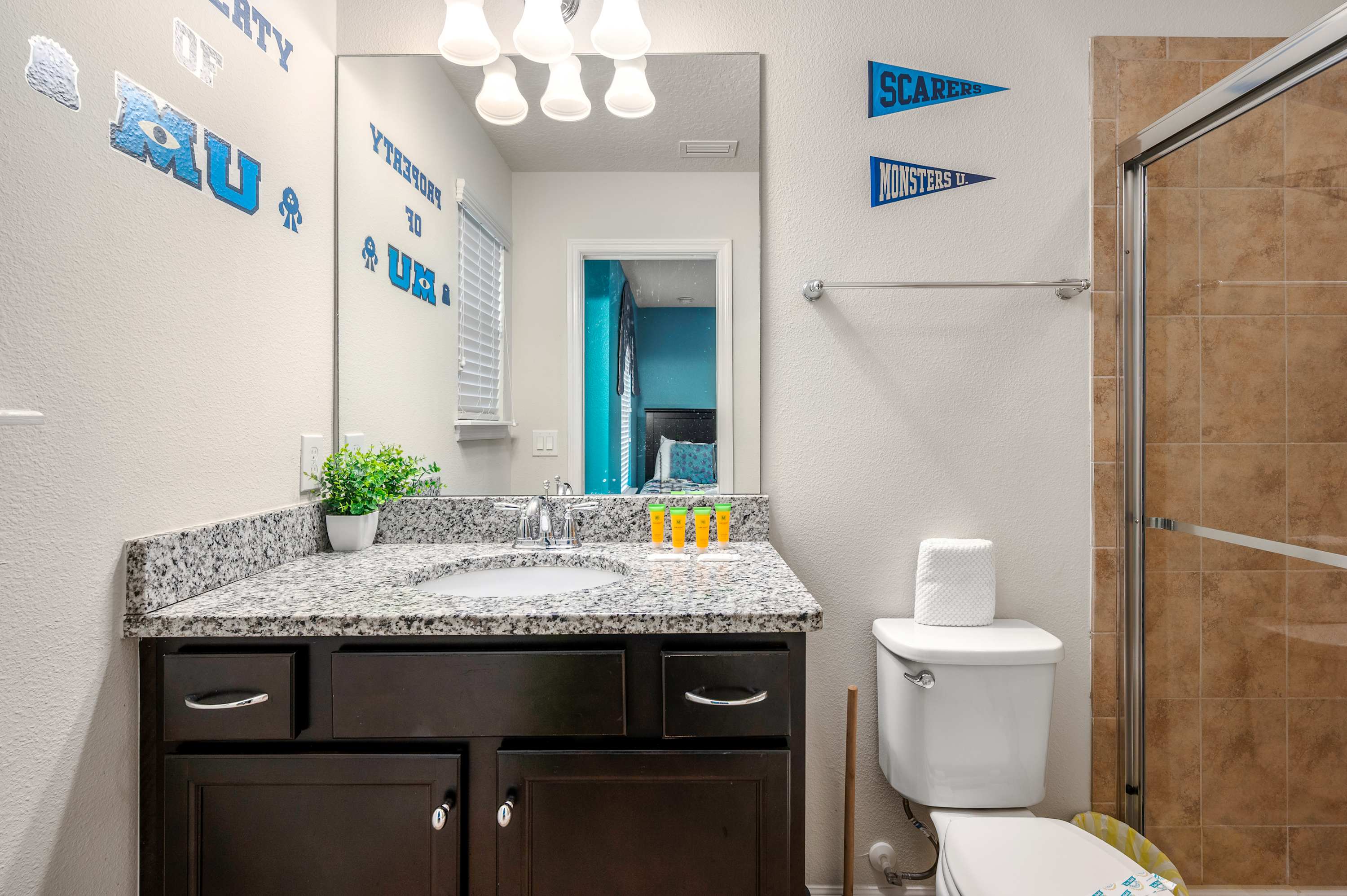 Elegant villa near Disney w/ pool & gameroom