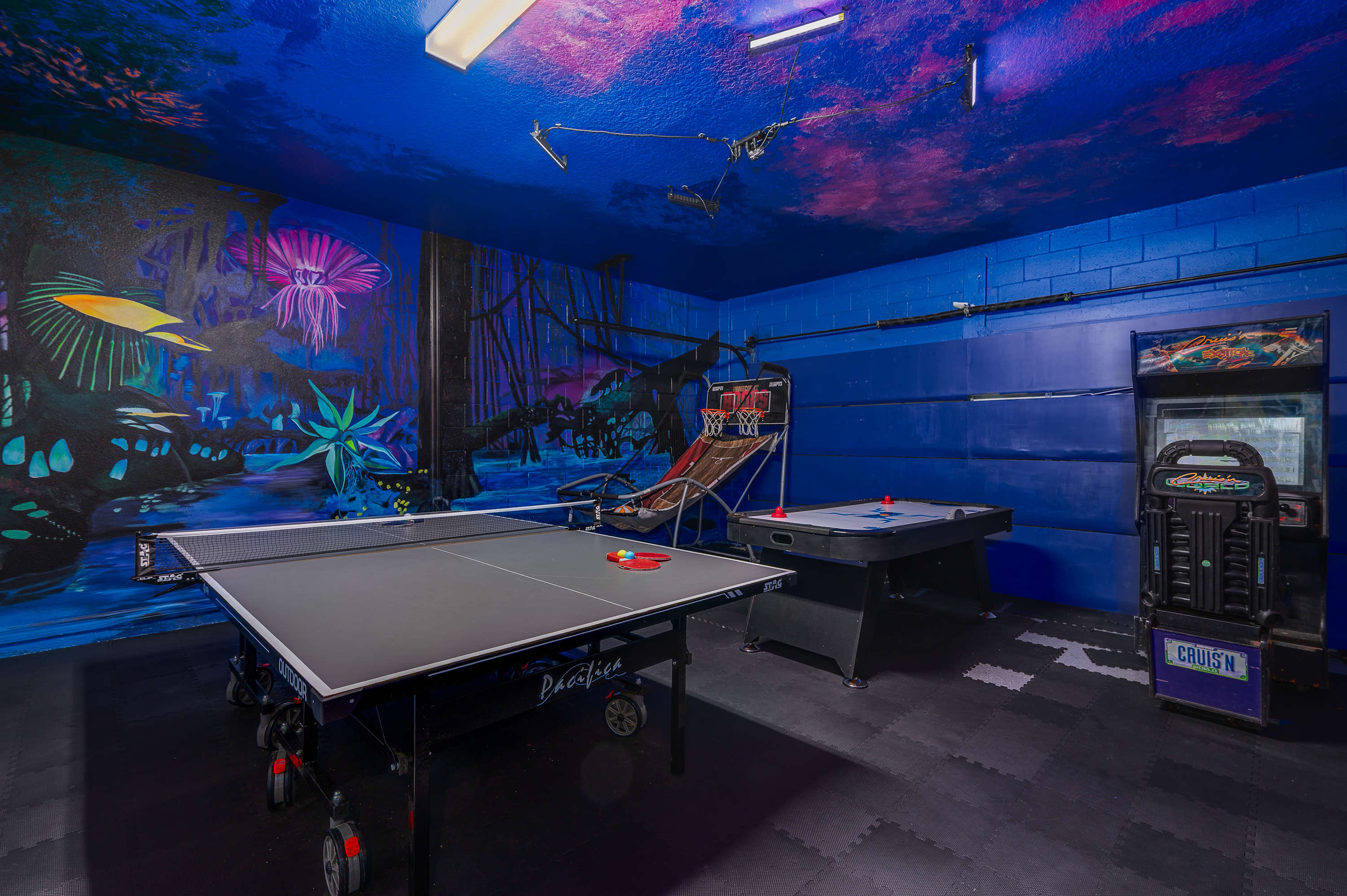 Elegant villa near Disney w/ pool & gameroom