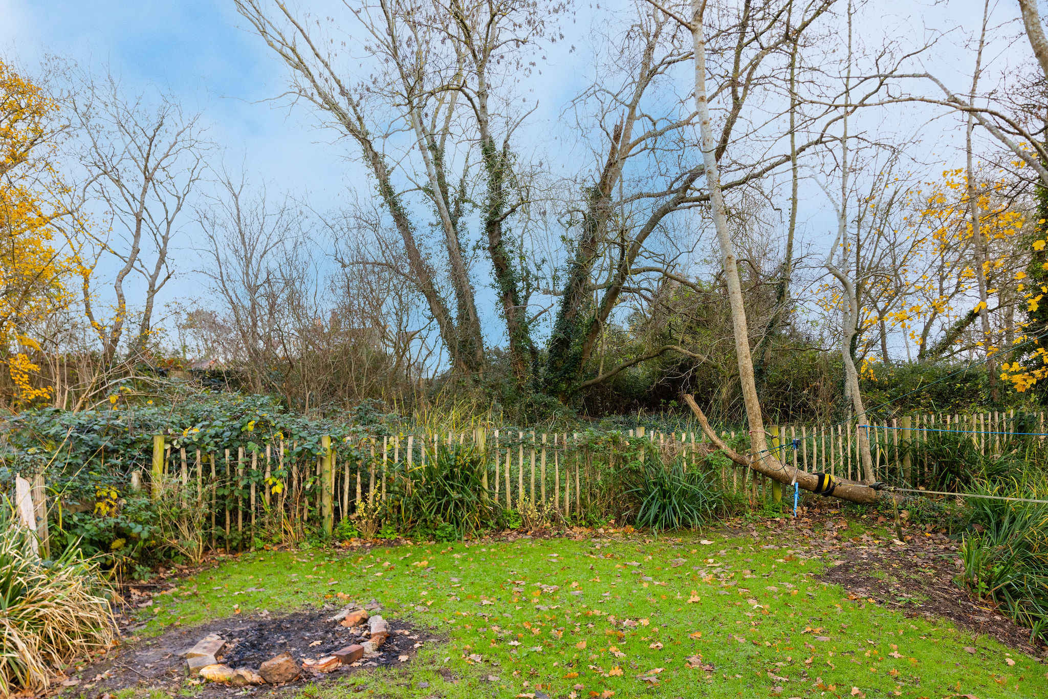 Spacious garden with plenty of room to relax and play