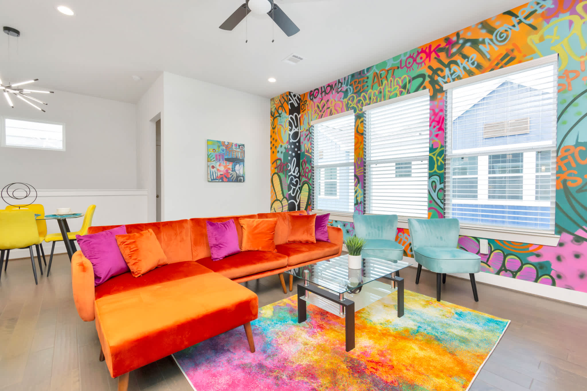 Smart Technology And Unique Designs - Inviting Family Haven - Houston, TX