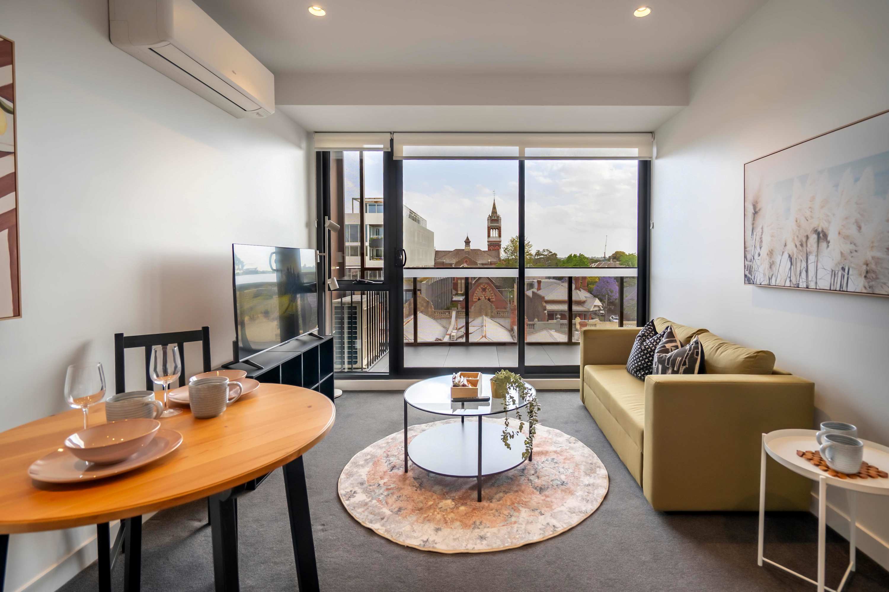 Modern Hawthorn 1BR  Walk to Cafes & Transport
