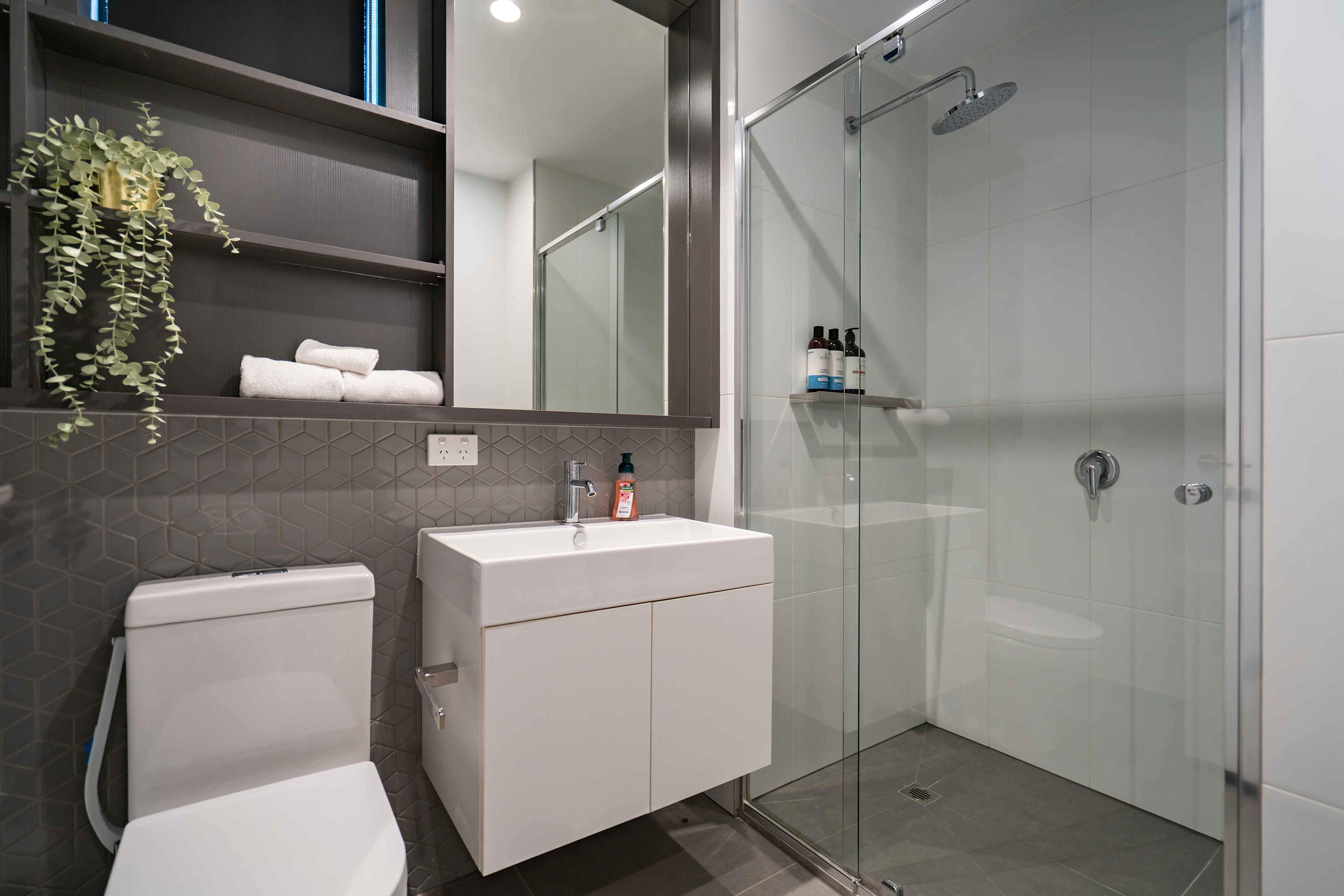 Modern Hawthorn 1BR  Walk to Cafes & Transport