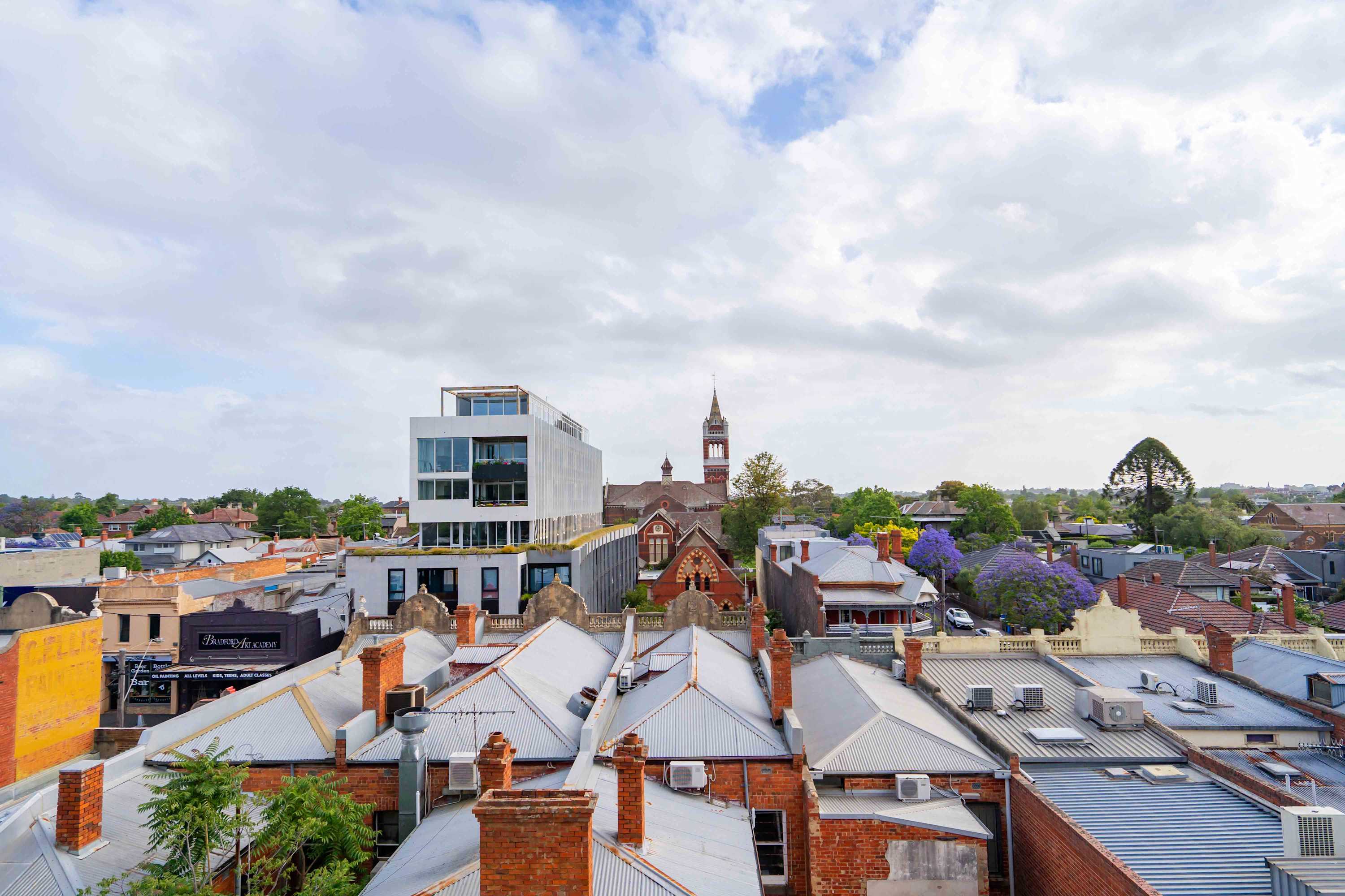 Modern Hawthorn 1BR  Walk to Cafes & Transport