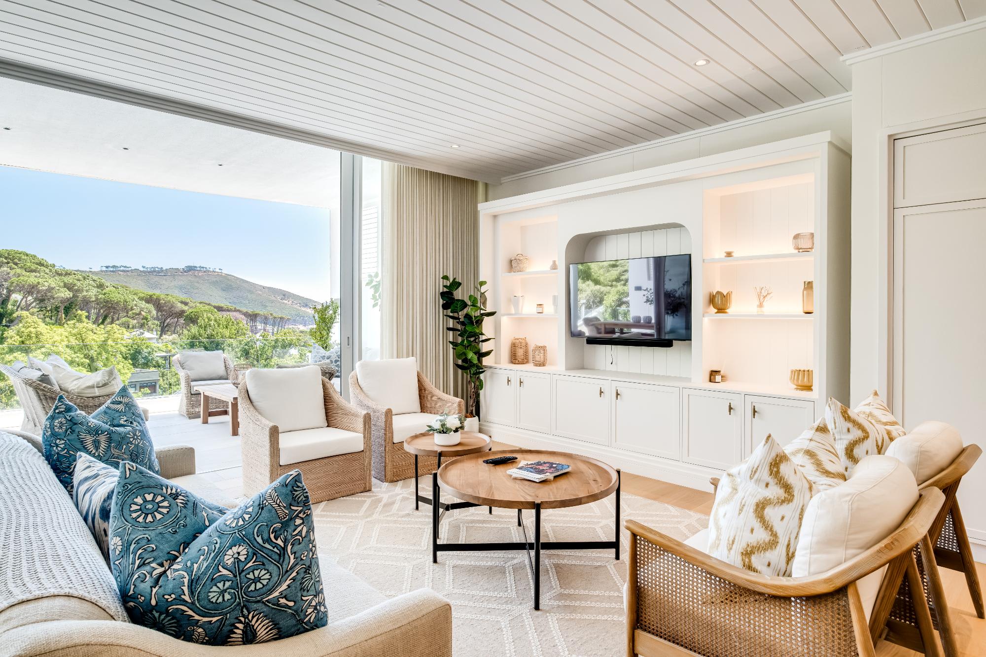 Stylish 4Bed in Higgovale Estate 12 The Quarry | Photo 2