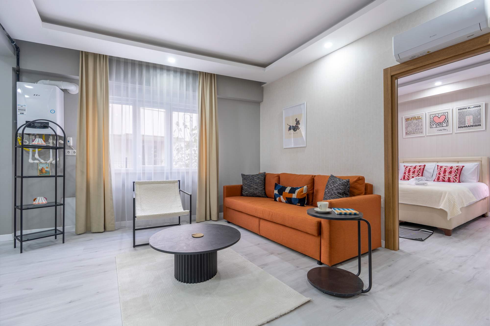 Orange Modern City Apartment image 4