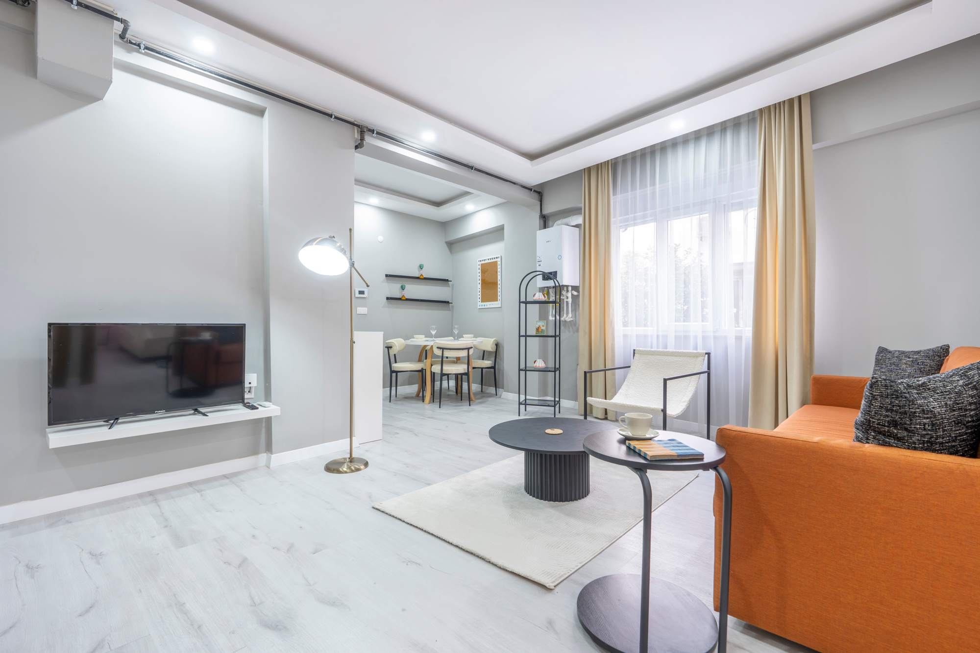 Orange Modern City Apartment image 3
