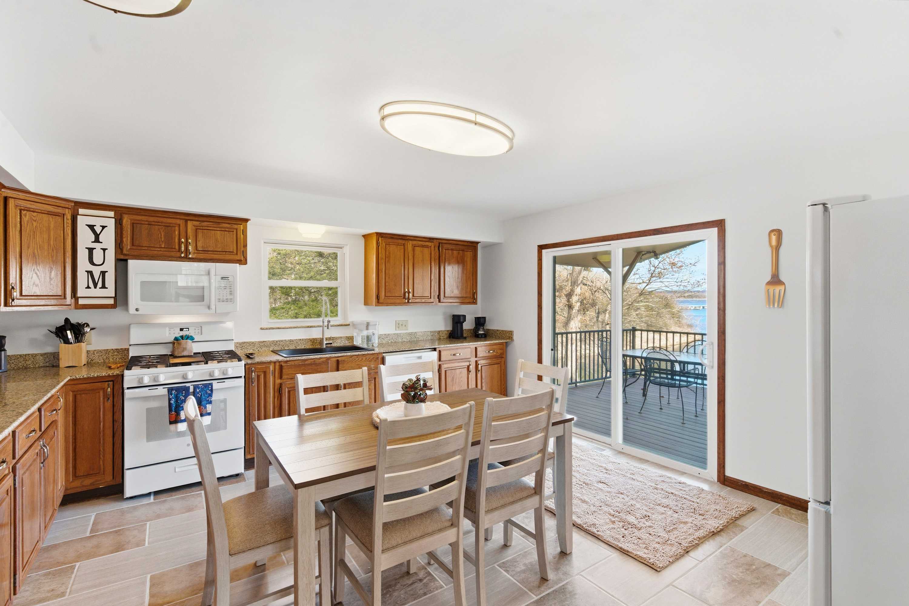 Full kitchen with dining for 6—gather and make memories