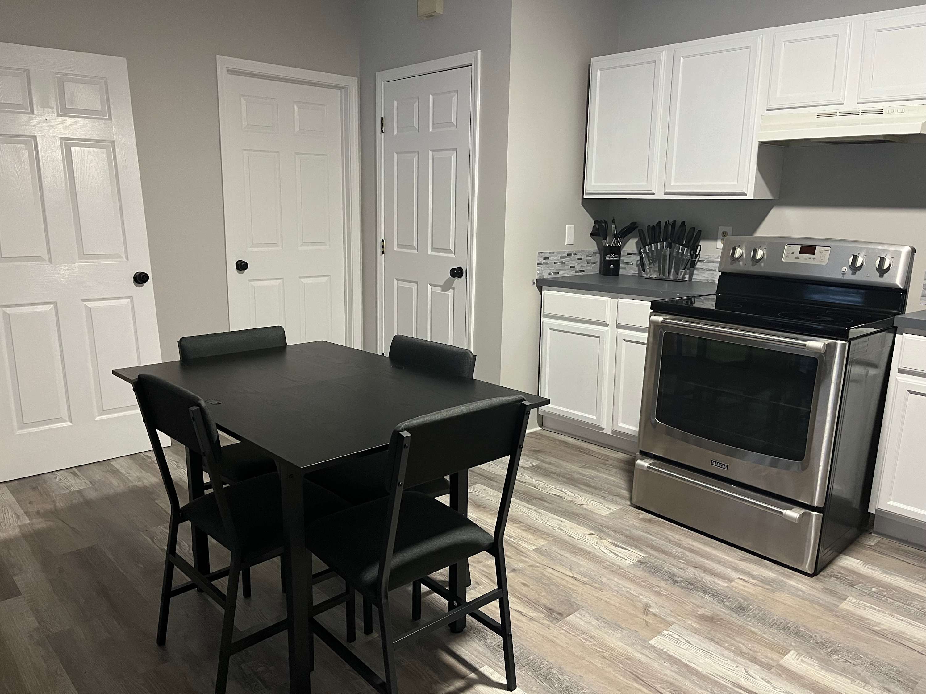 Kitchen and Dining Room — photo 4