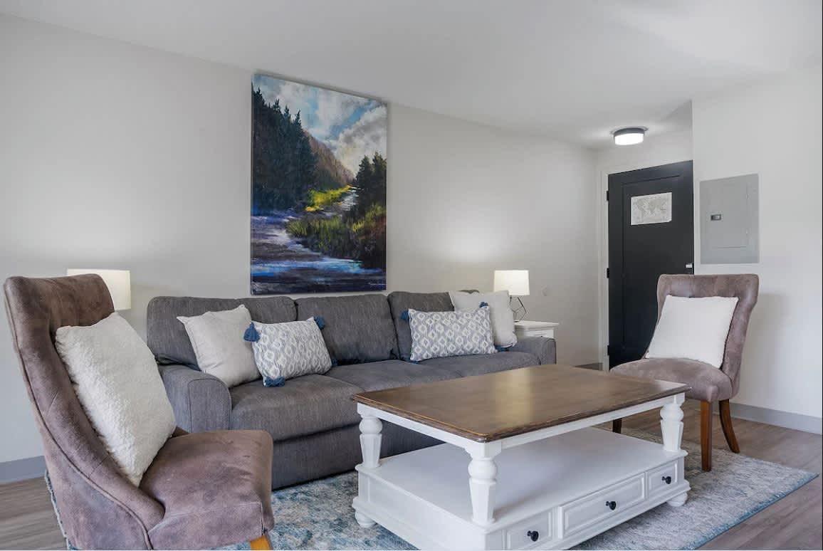 Modern 1BR Downtown Kalispell Apartment – Walk to Shops & Restaurants, Minutes to Glacier National Park — Kalispell, MT — vacation rental
