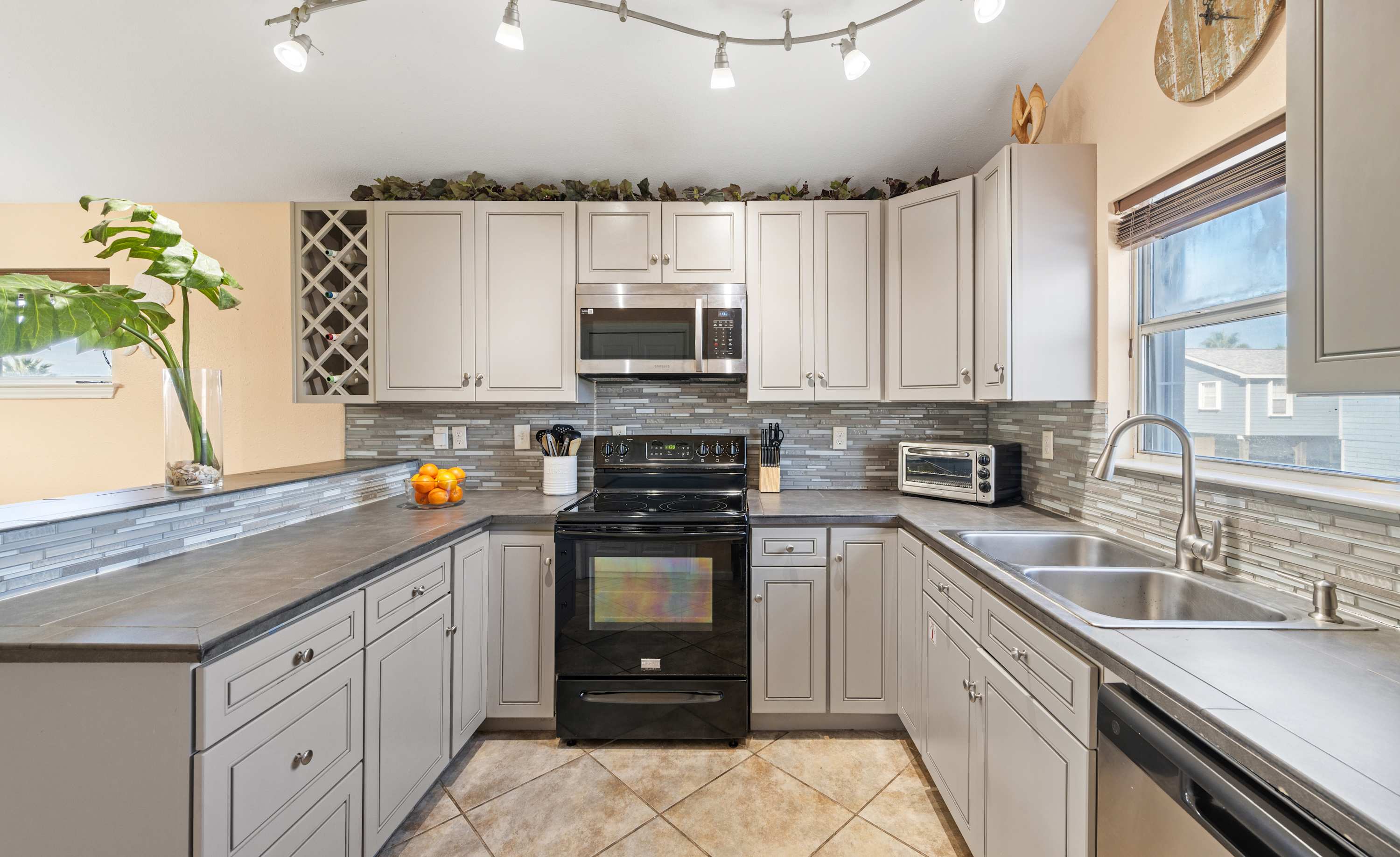 Dogs, Boat Parking, Beach Access | Sunflower Hello