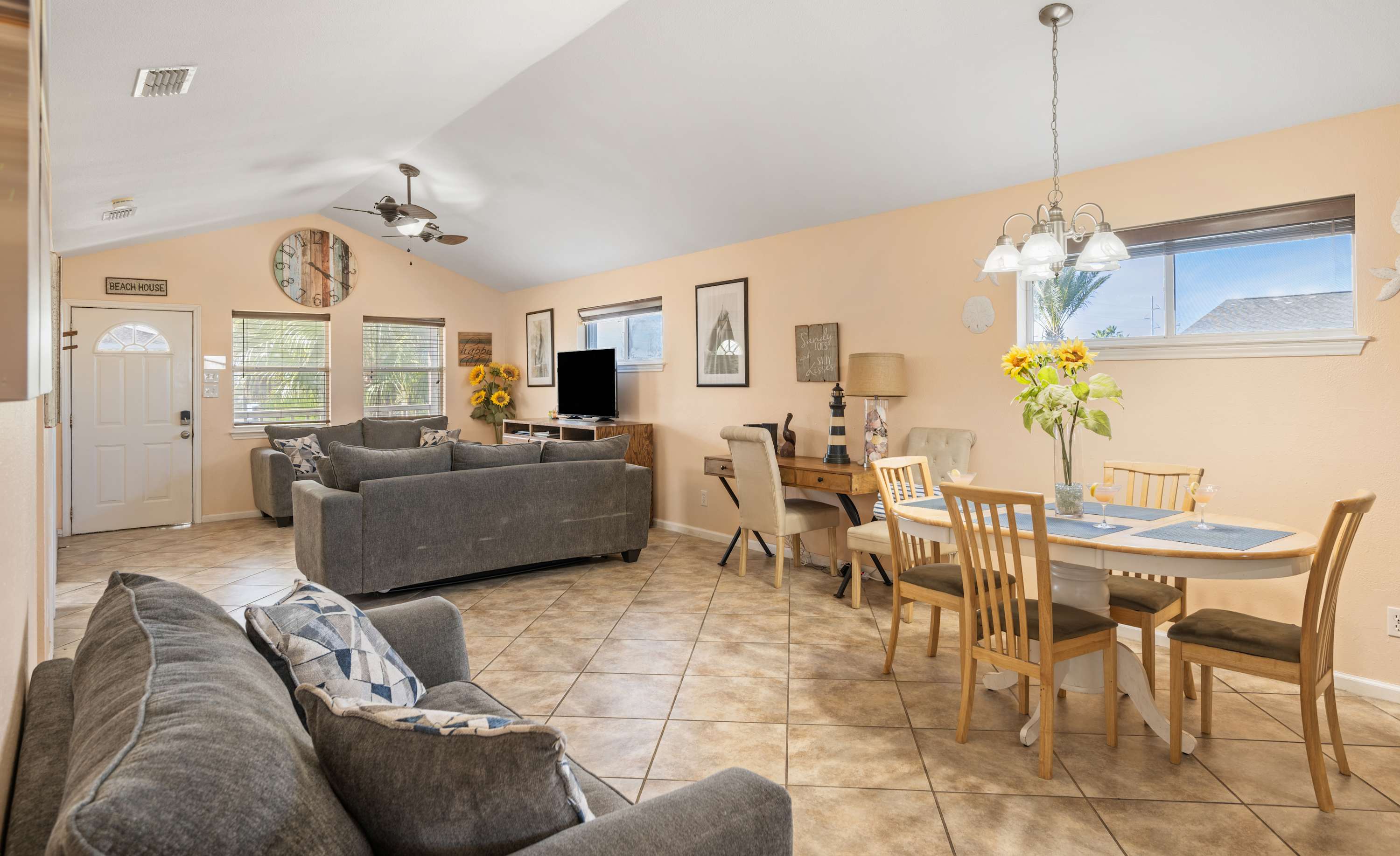 Dogs, Boat Parking, Beach Access | Sunflower Hello