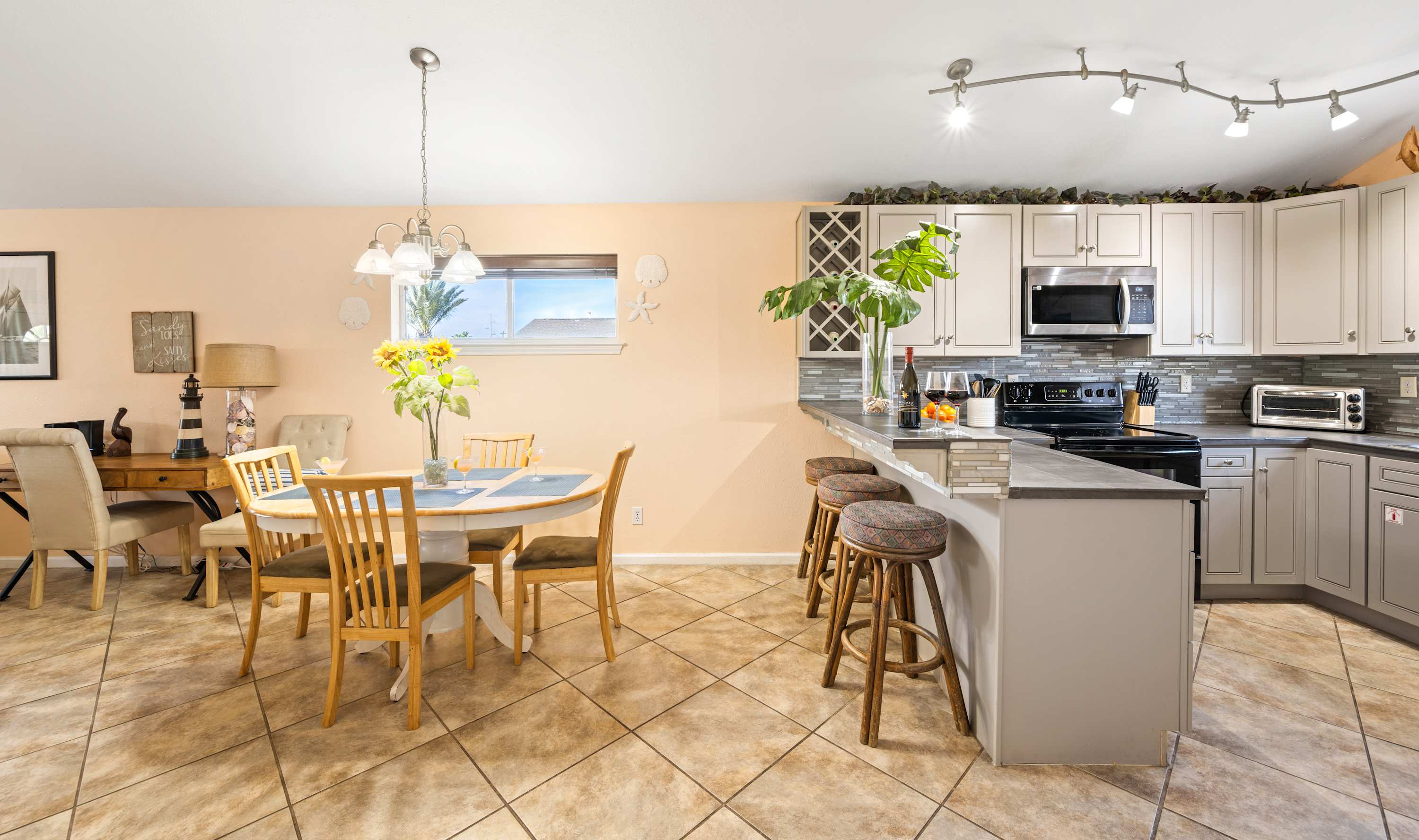 Dogs, Boat Parking, Beach Access | Sunflower Hello