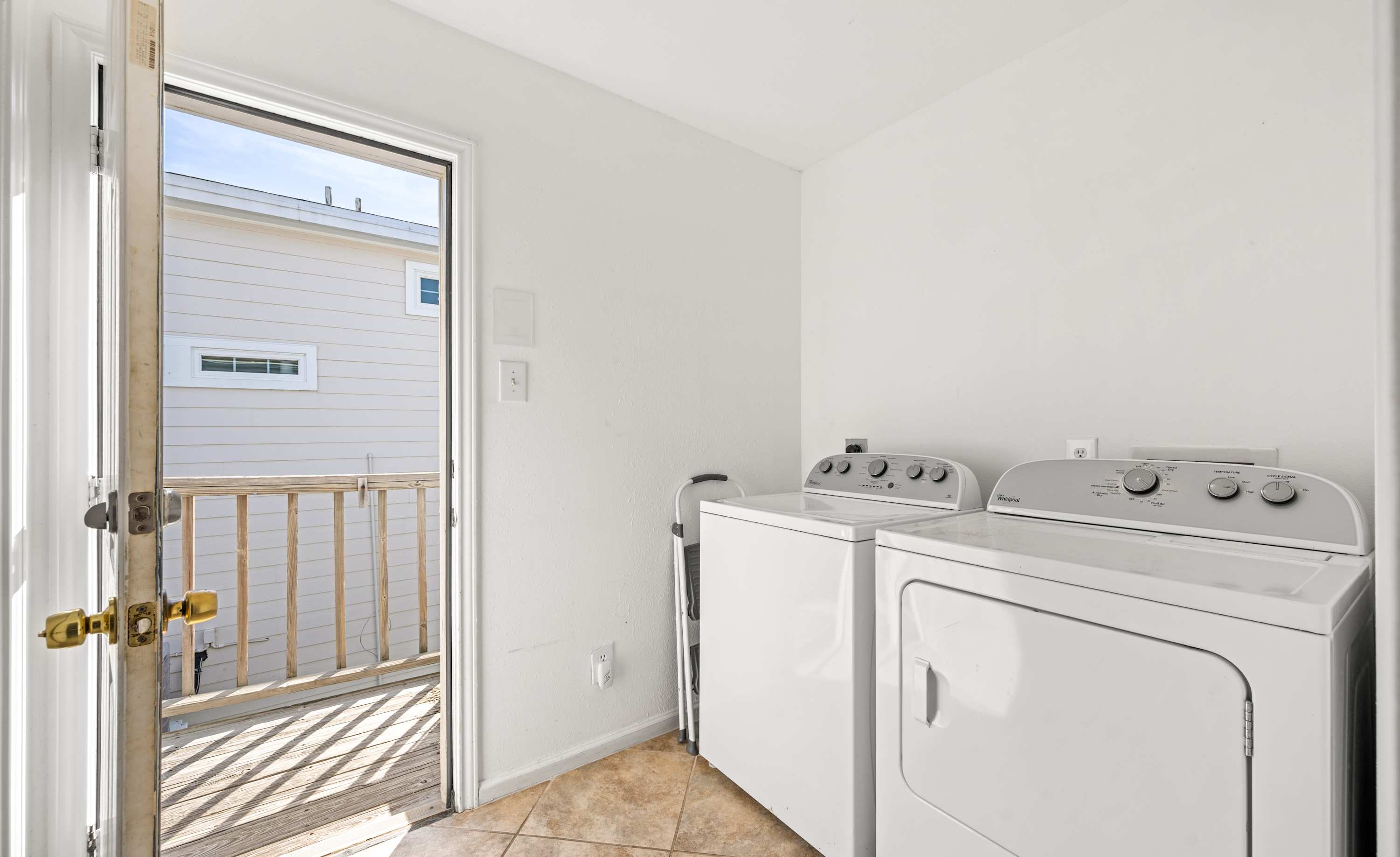 Dogs, Boat Parking, Beach Access | Sunflower Hello