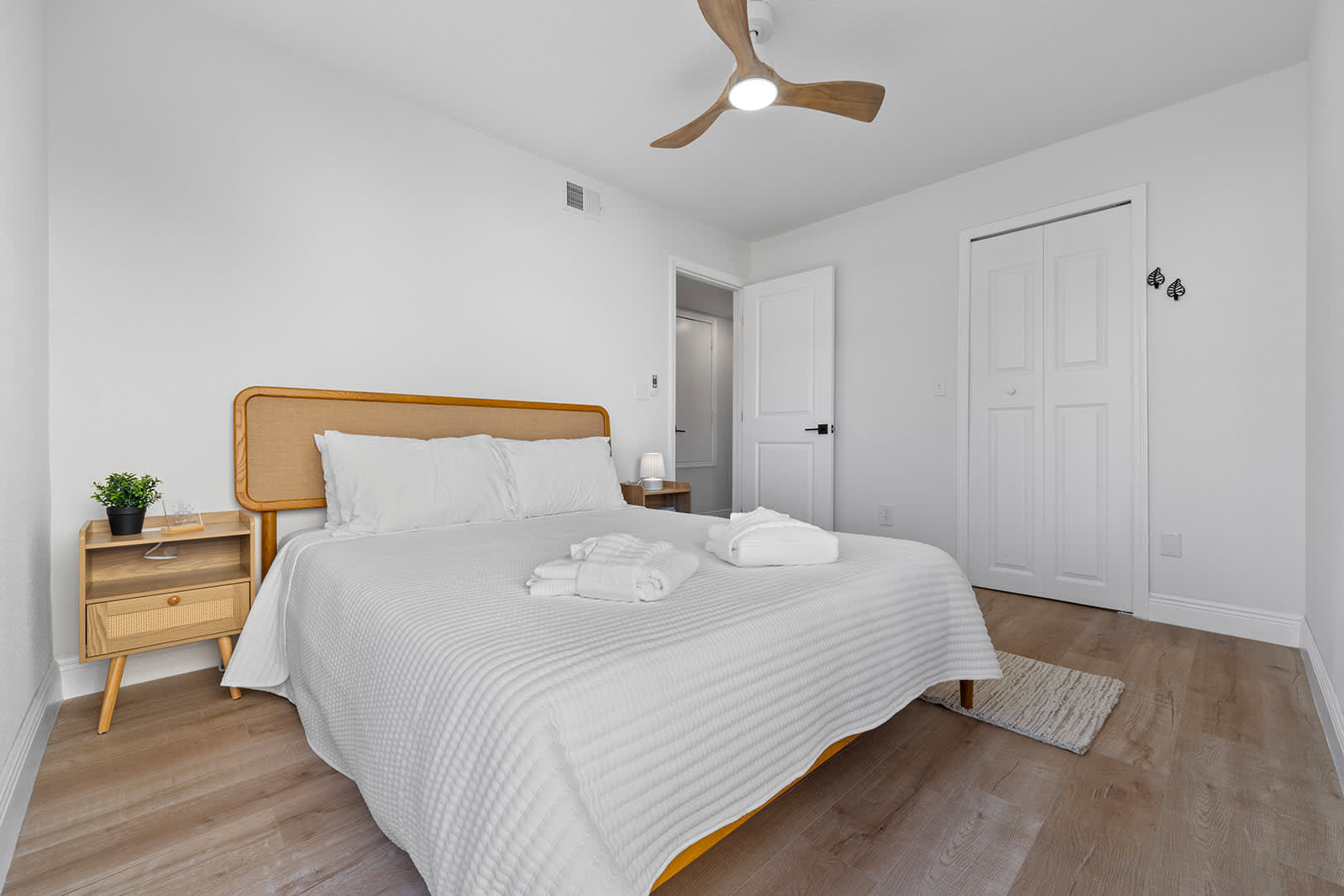 Bright Ground Floor Condo Minutes to Parks