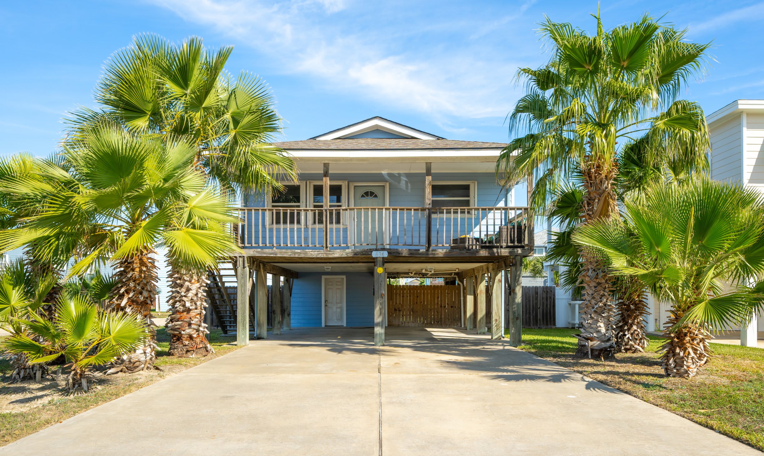 Dogs, Boat Parking, Beach Access | Sunflower Hello