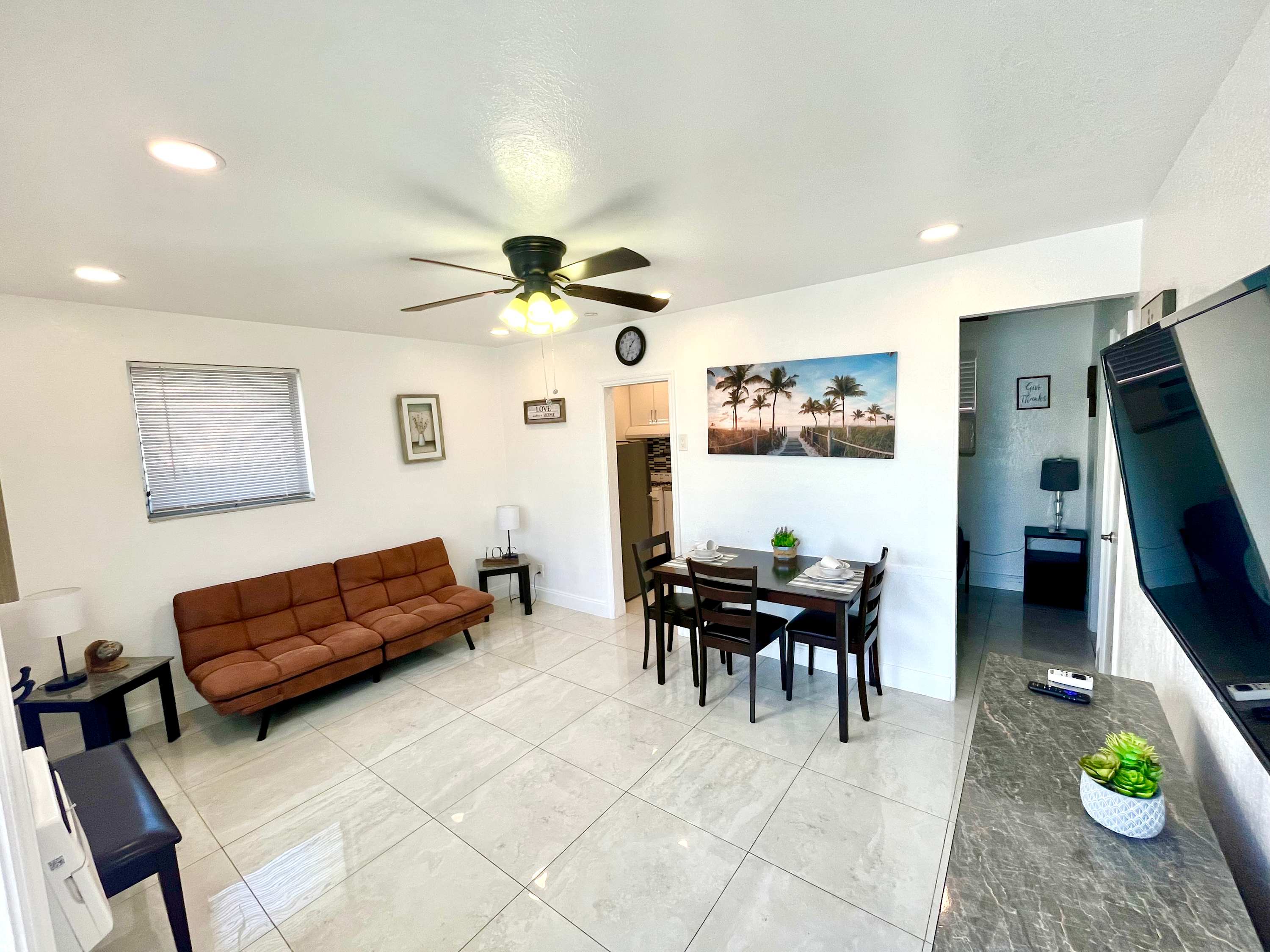 Modern & Cozy Retreat Near Beach and Boardwalk — Hollywood, FL — vacation rental