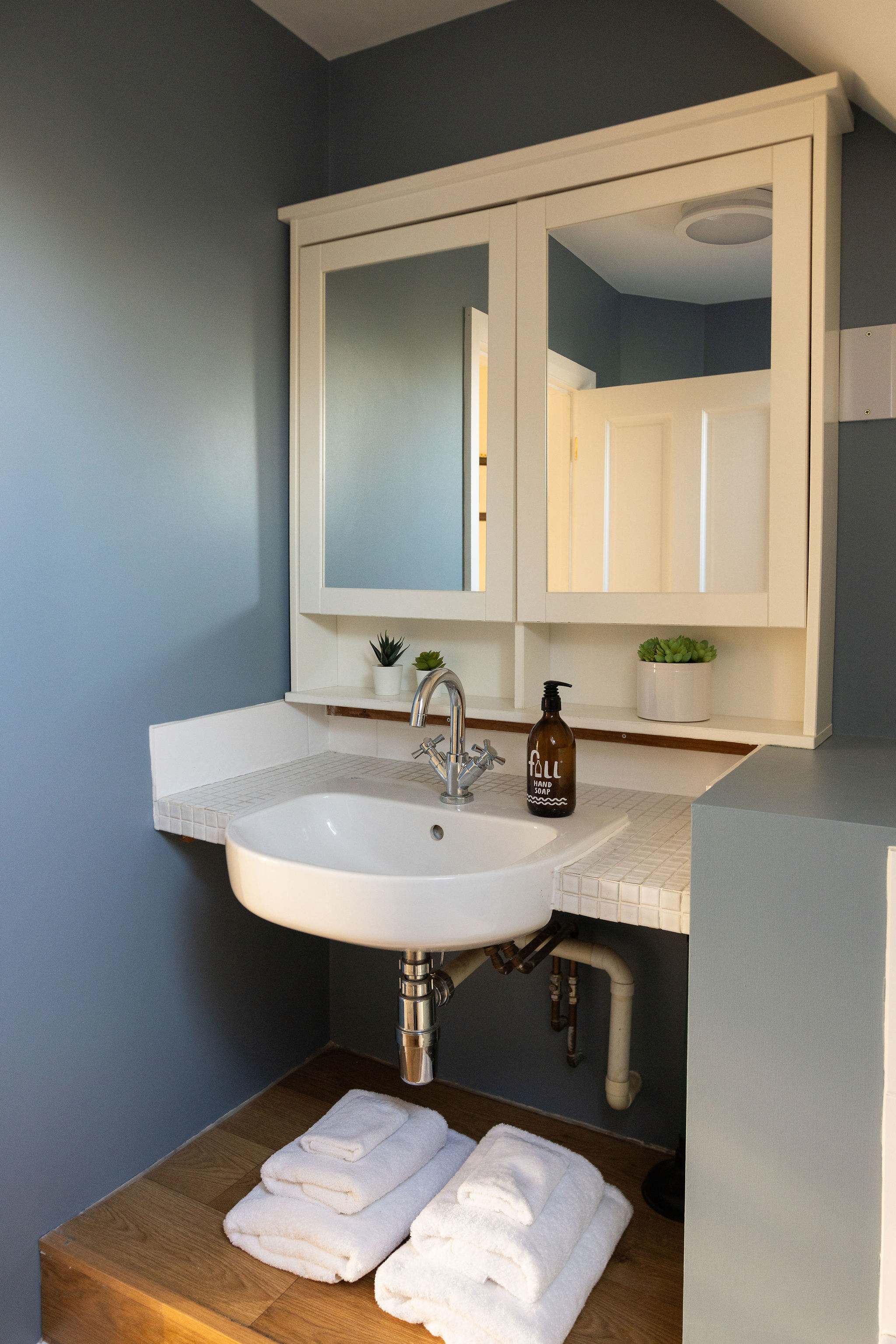 Funky sink arrangement