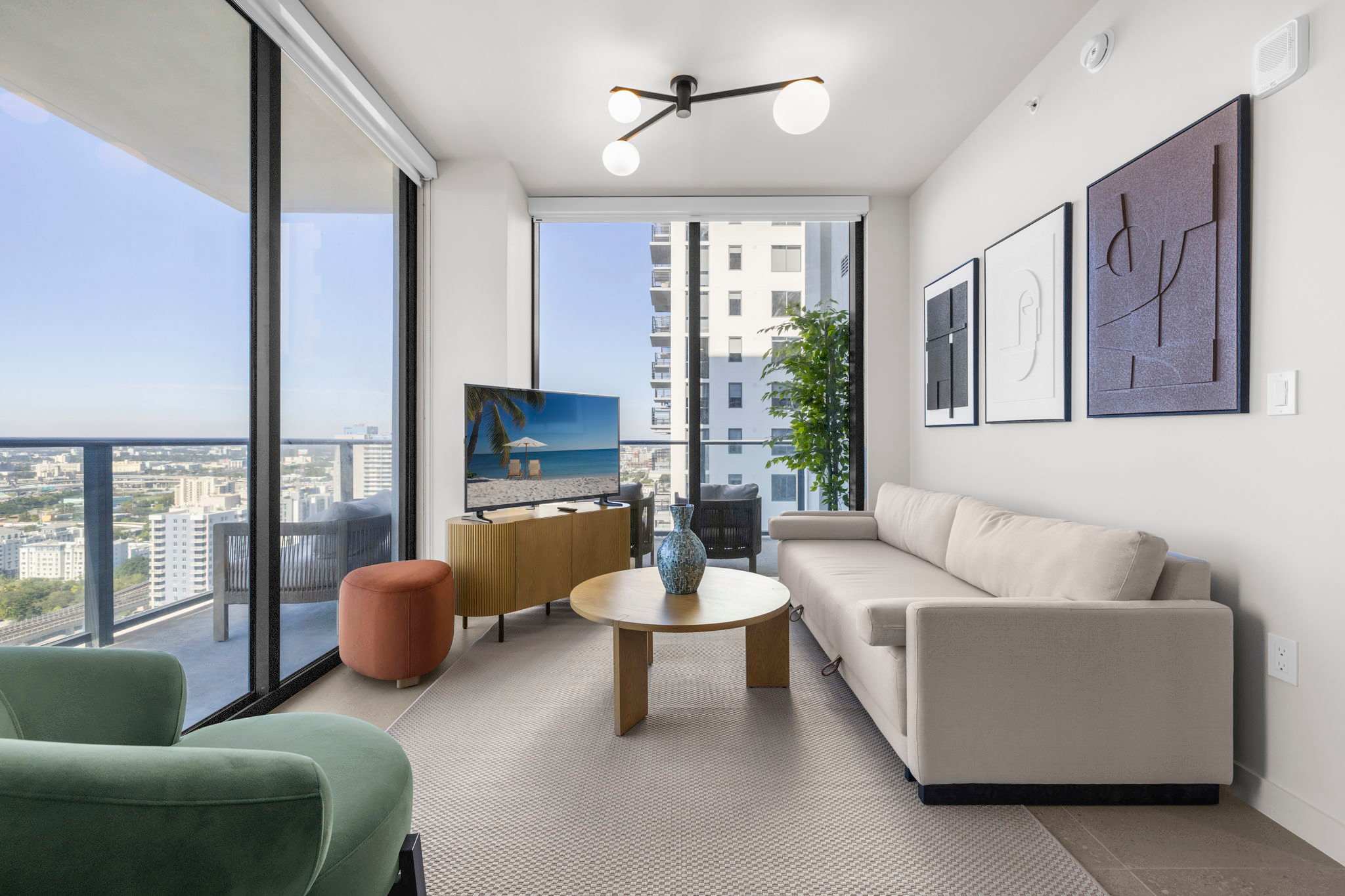 Downtown Miami Condo | Free Parking & Top Location