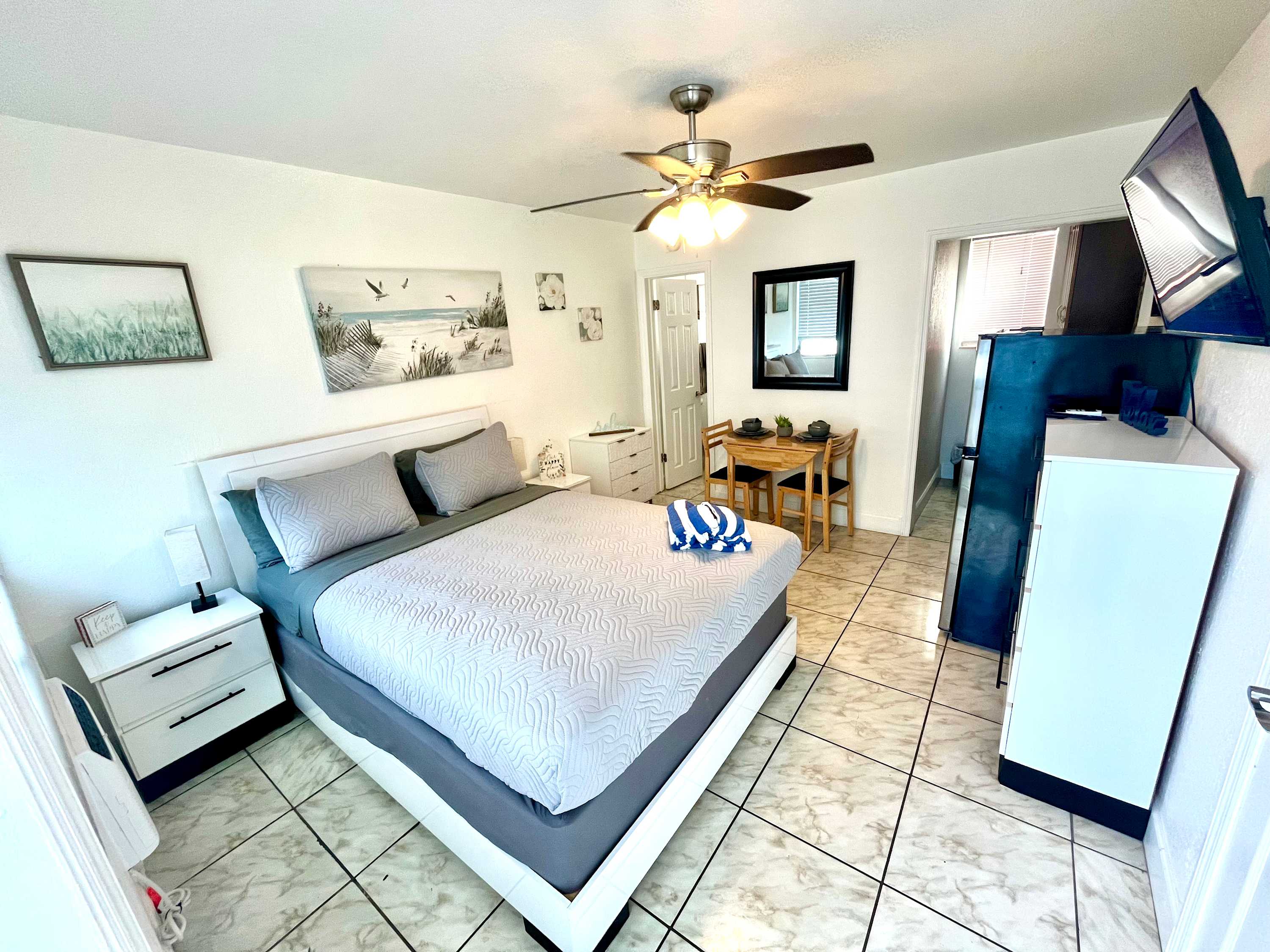 Chic Open Studio Near the Beach Comfortable & Well-Located — Hollywood, FL — vacation rental