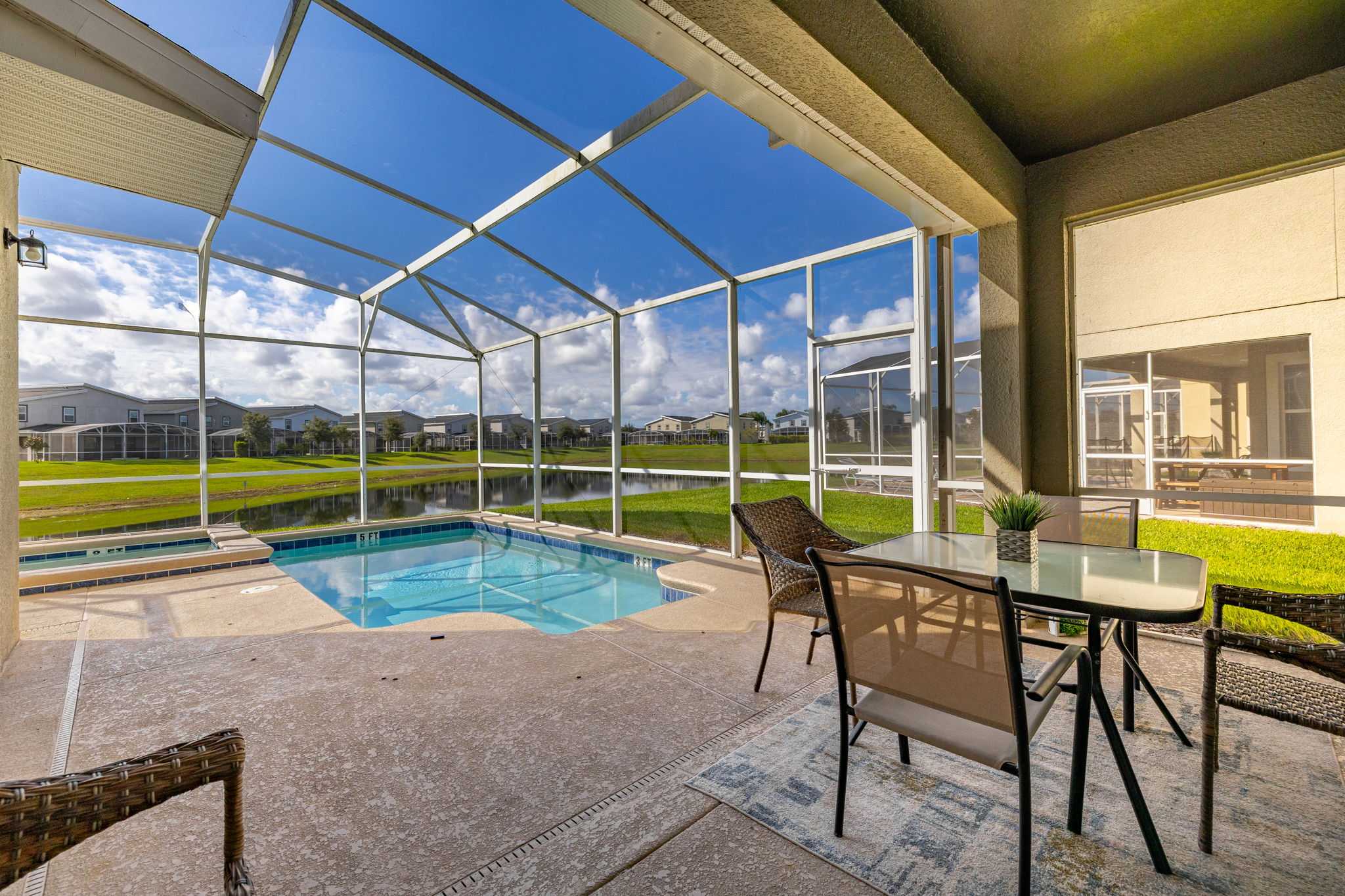 Elegant townhouse w/ pool & resort access