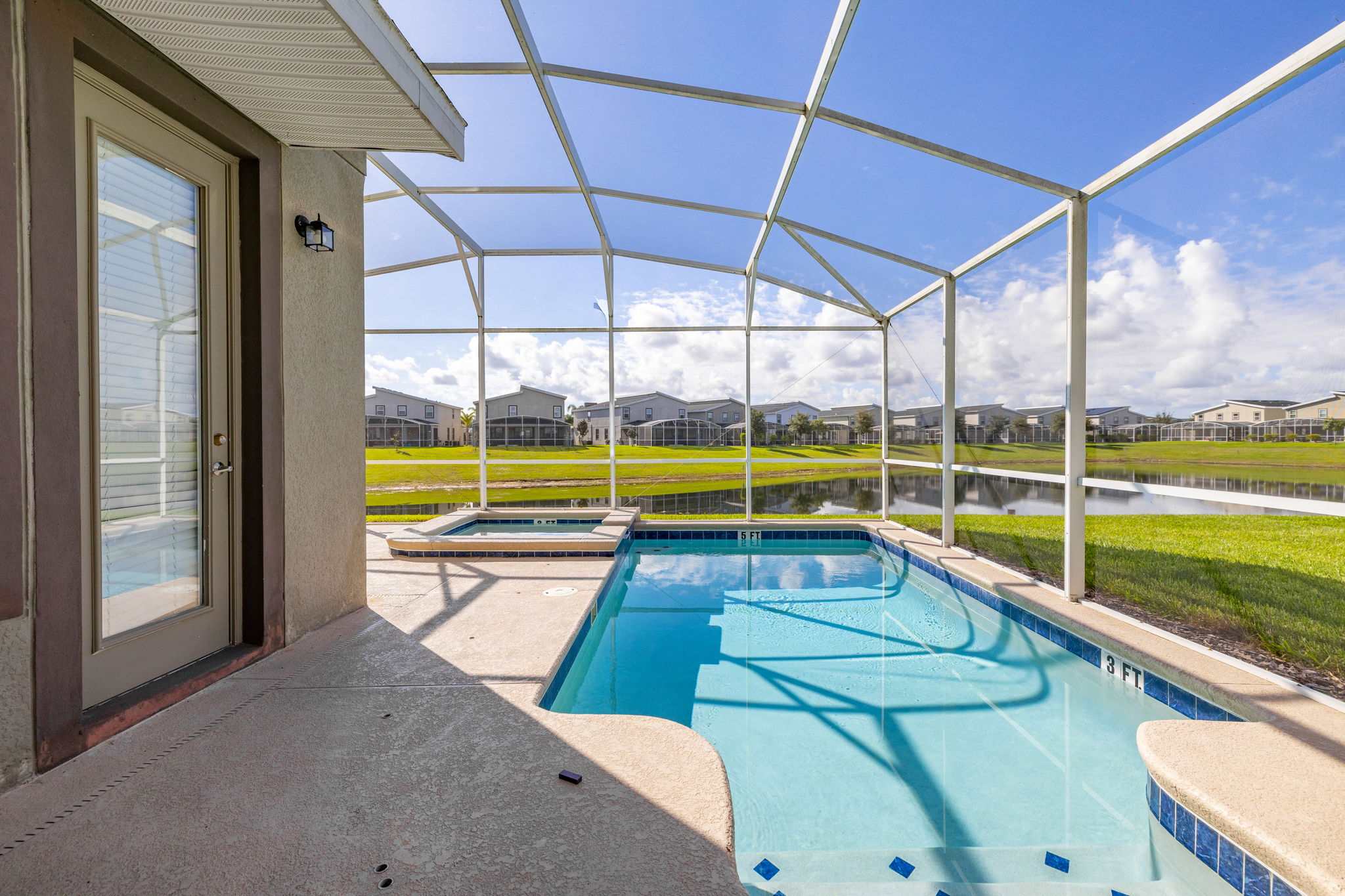 Elegant townhouse w/ pool & resort access