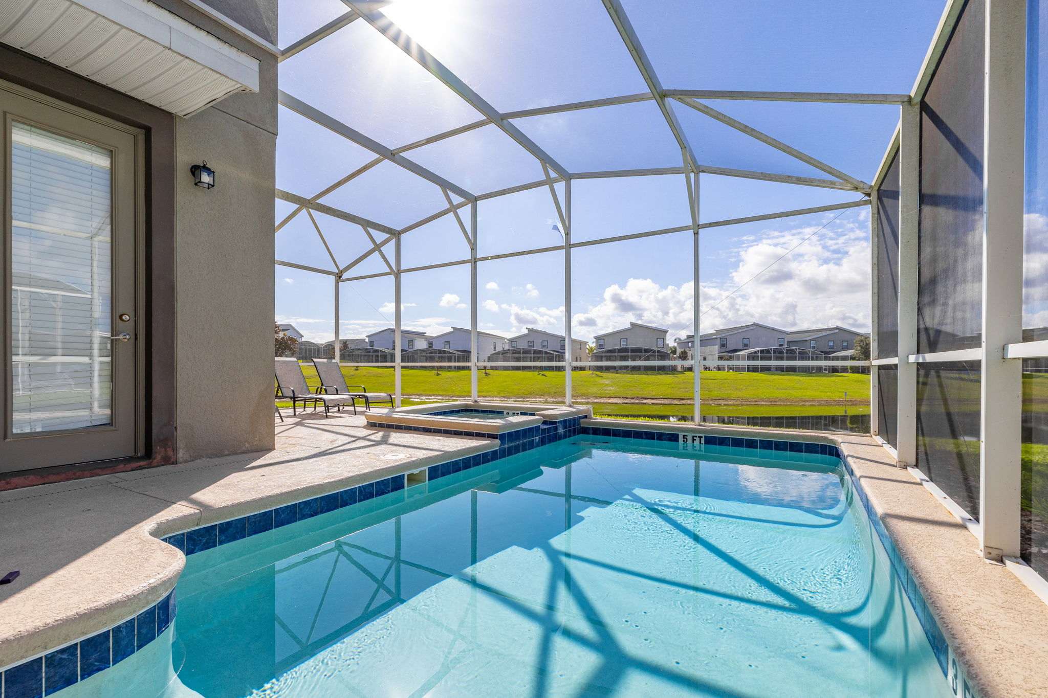 Elegant townhouse w/ pool & resort access