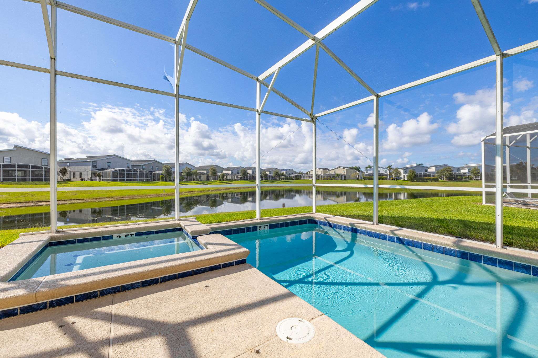 Elegant townhouse w/ pool & resort access