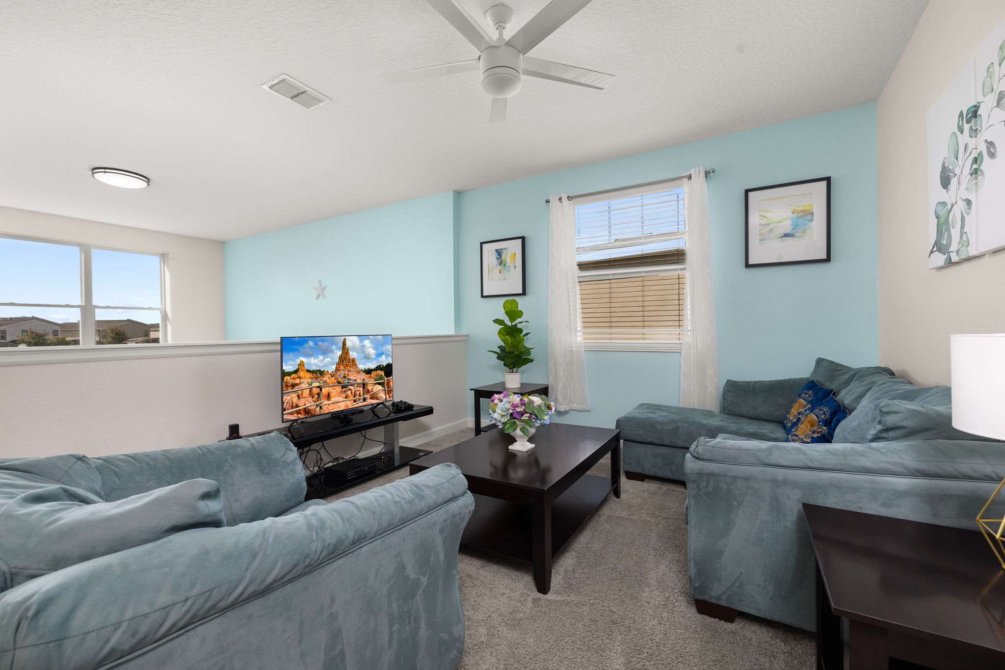 Elegant townhouse w/ pool & resort access