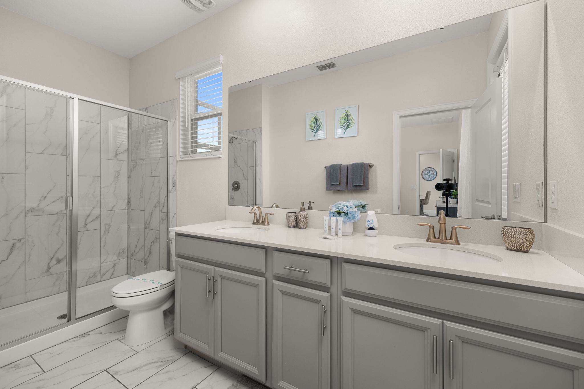 Elegant townhouse w/ pool & resort access