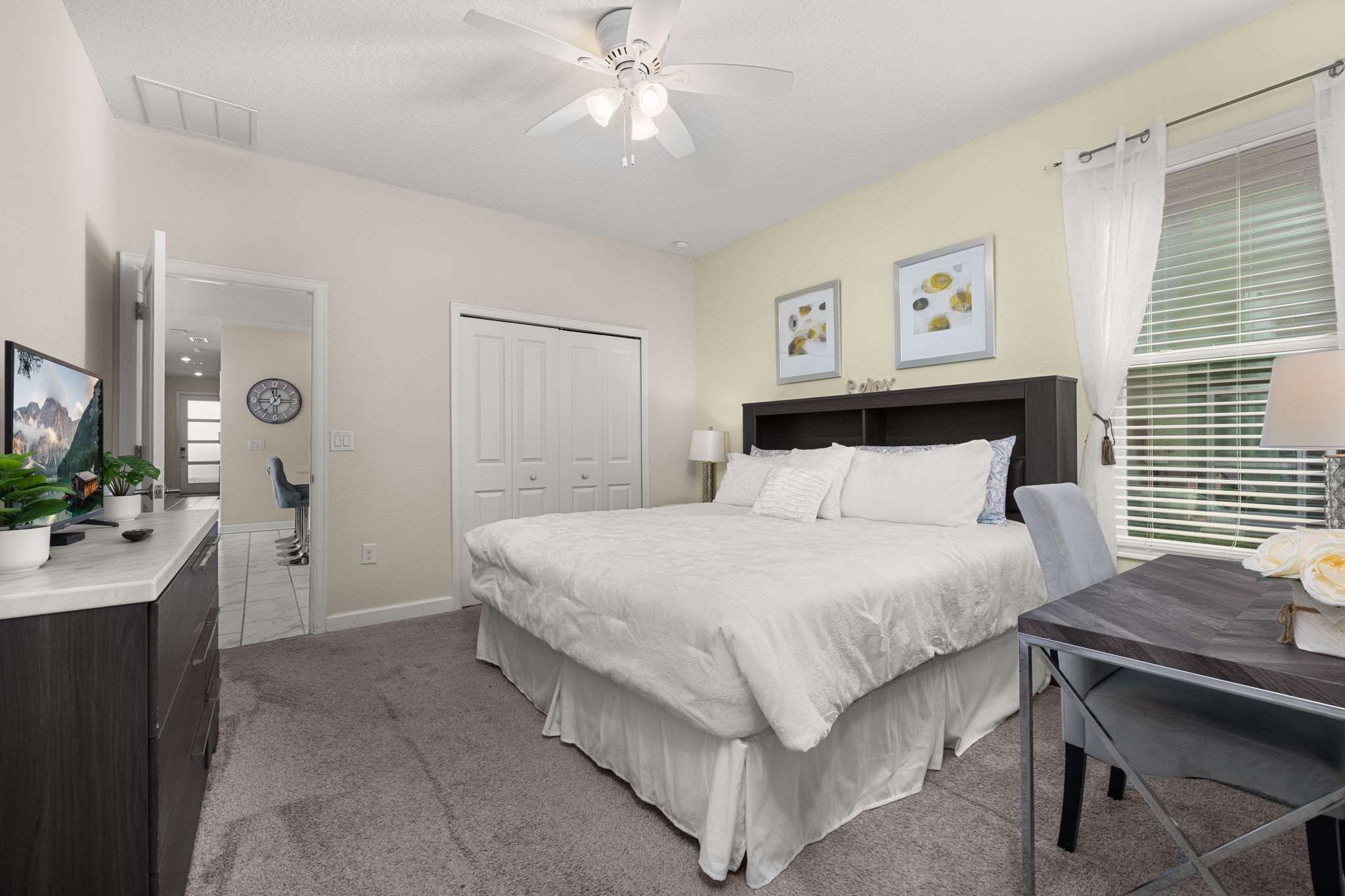 Elegant townhouse w/ pool & resort access