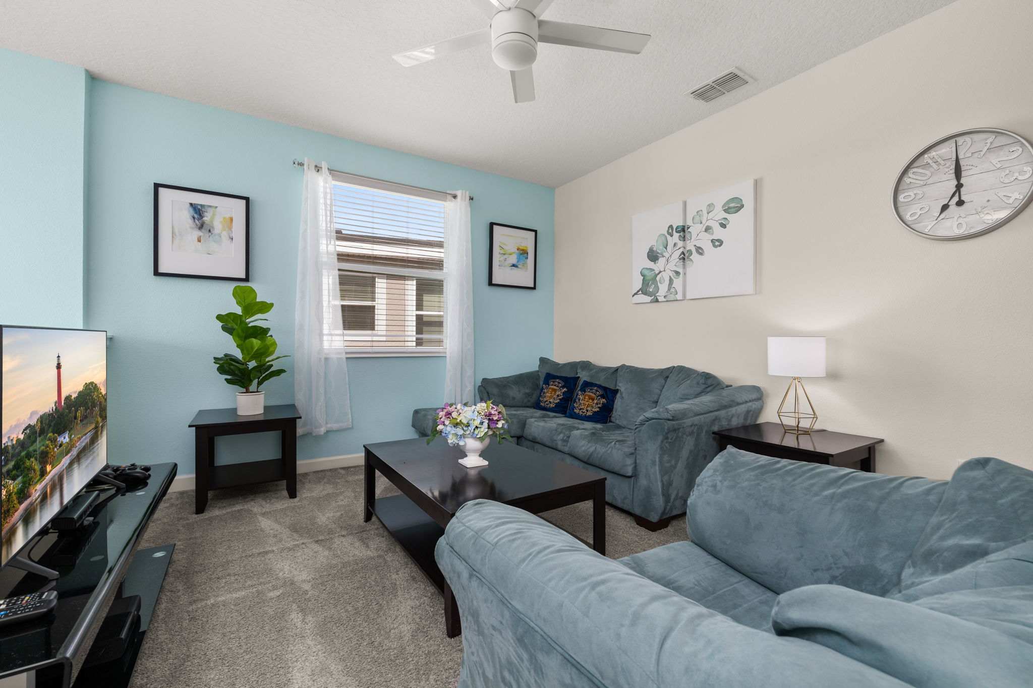 Elegant townhouse w/ pool & resort access