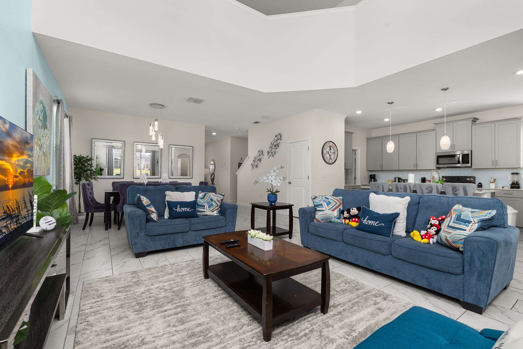 Elegant townhouse w/ pool & resort access