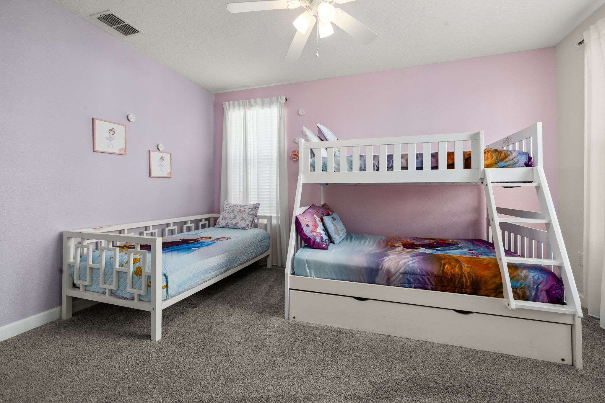 Elegant townhouse w/ pool & resort access