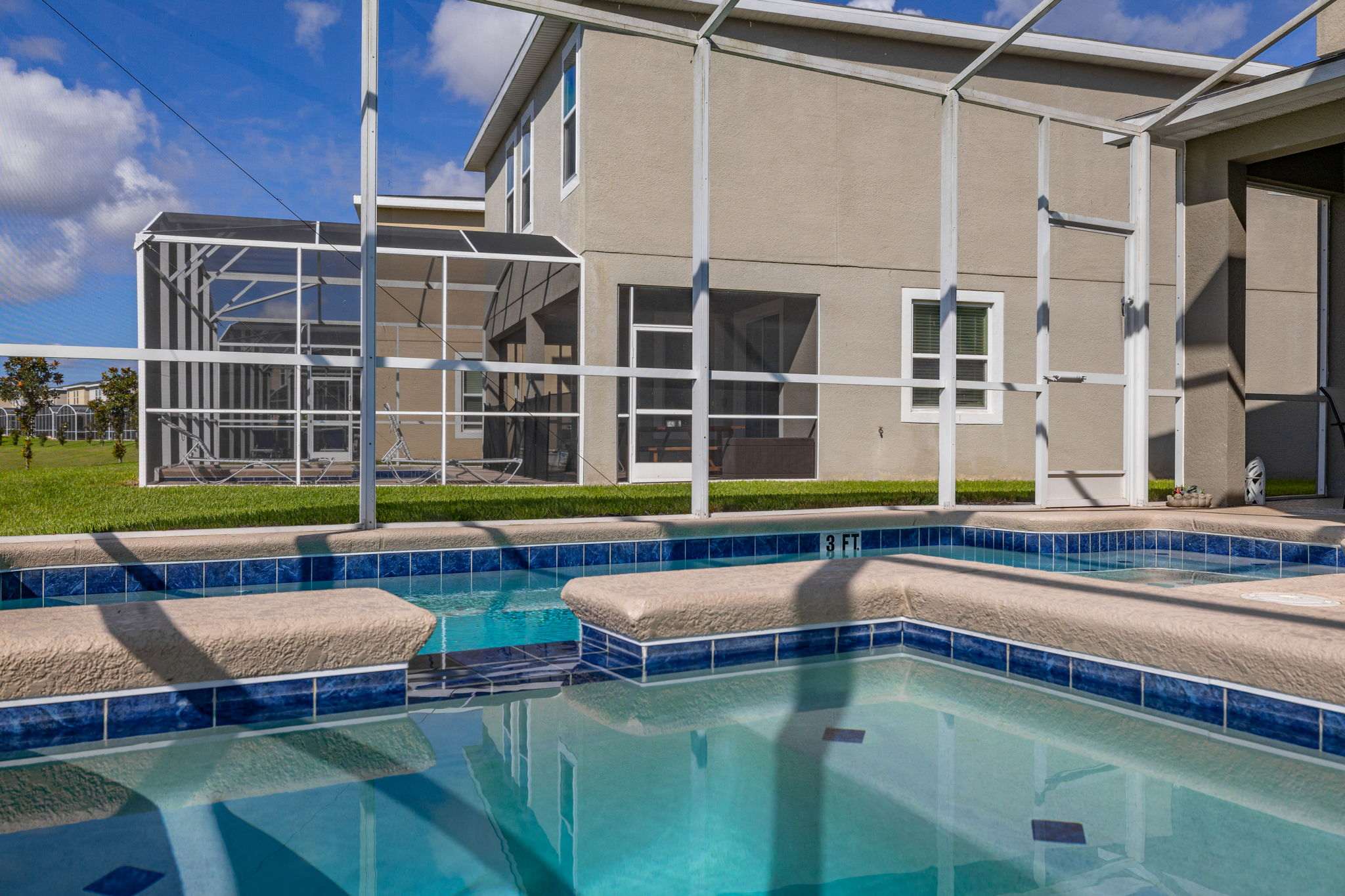 Elegant townhouse w/ pool & resort access