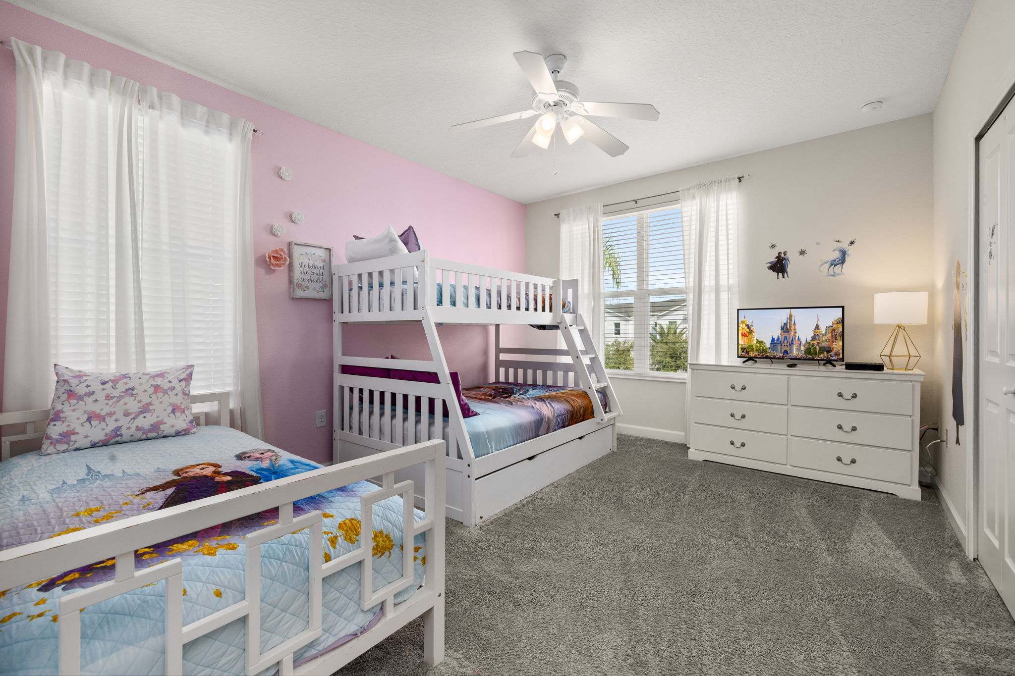 Elegant townhouse w/ pool & resort access