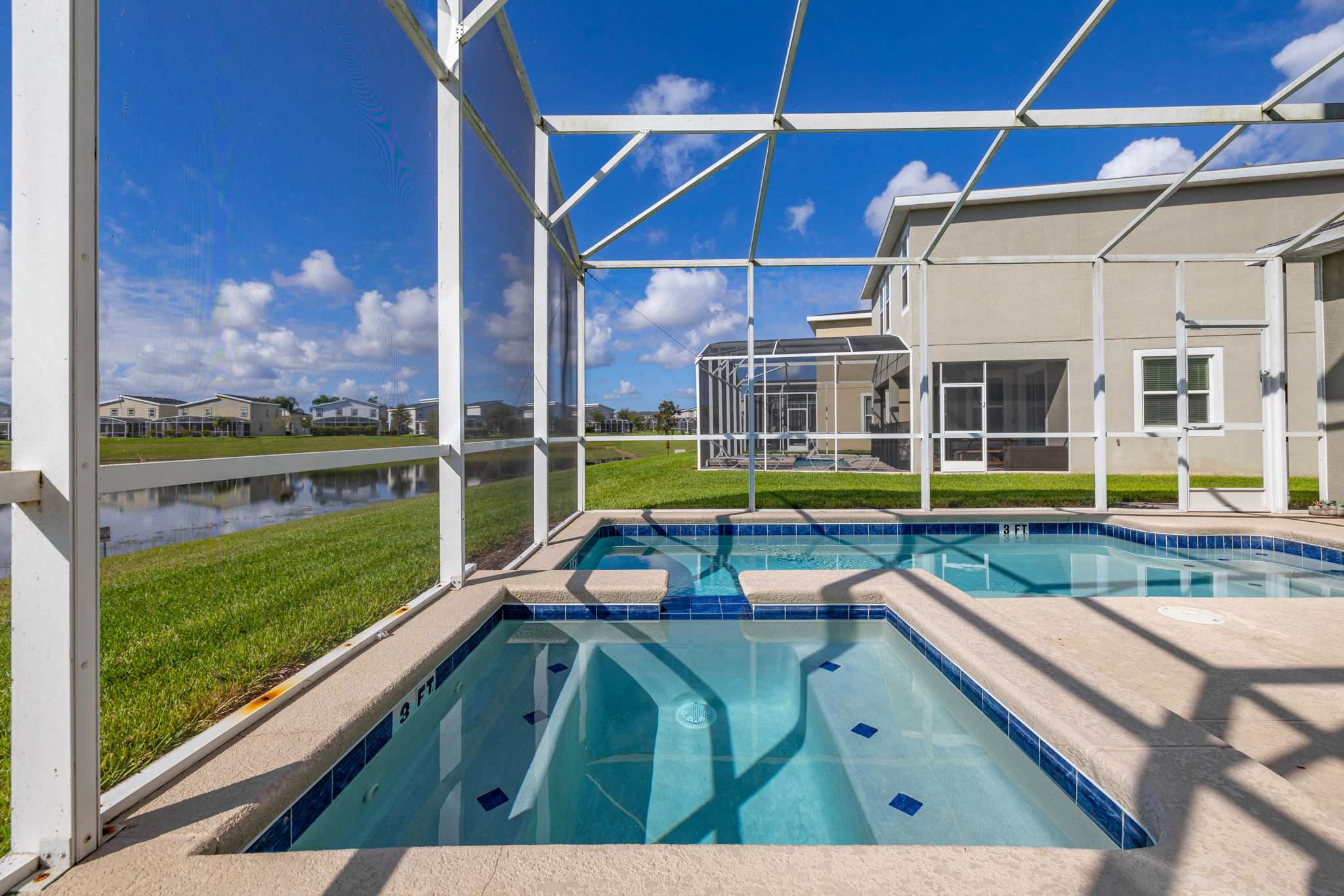 Elegant townhouse w/ pool & resort access