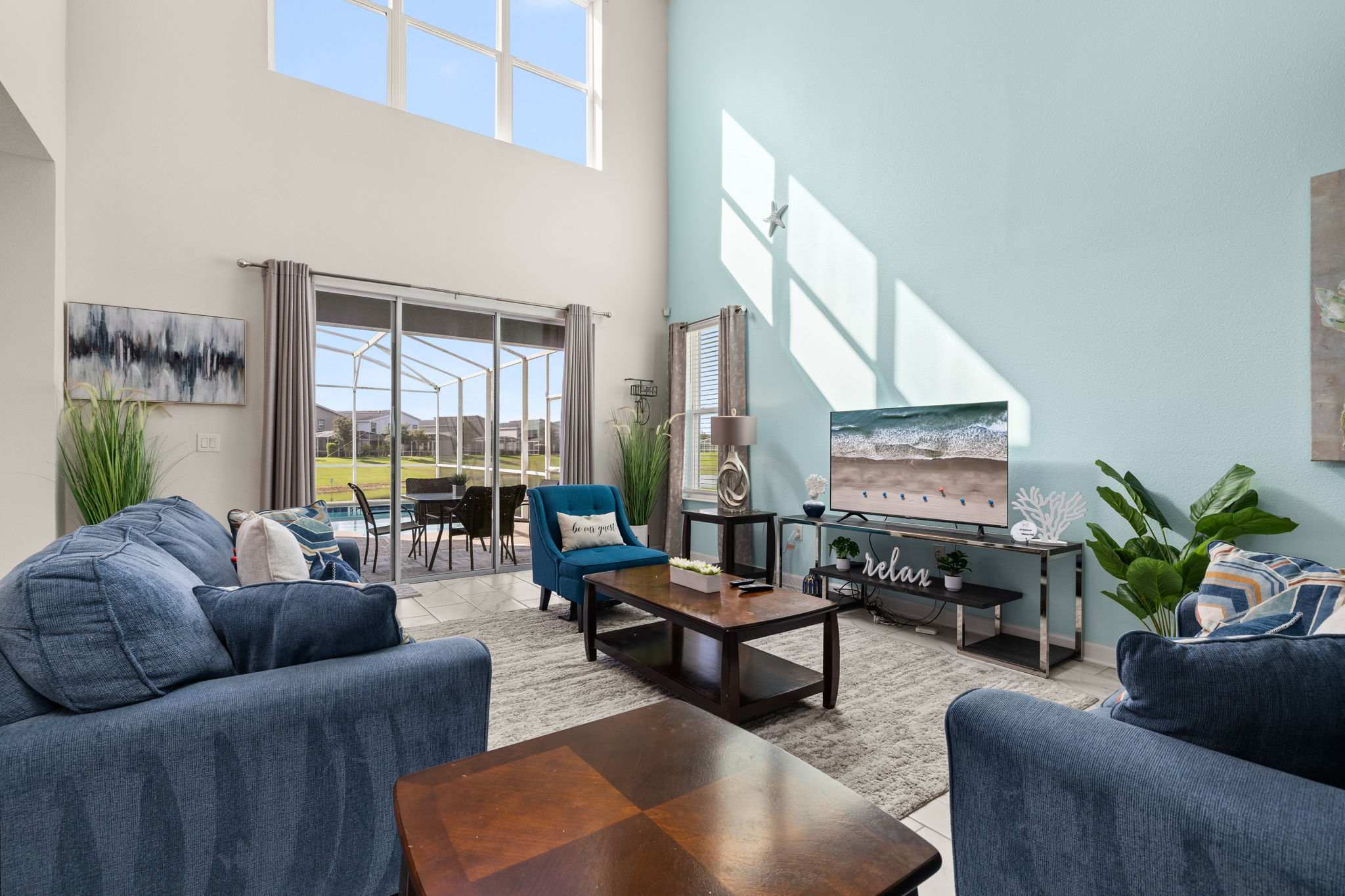 Elegant townhouse w/ pool & resort access