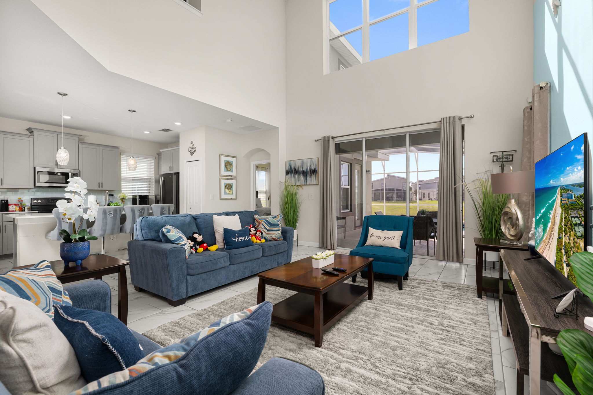 Elegant townhouse w/ pool & resort access