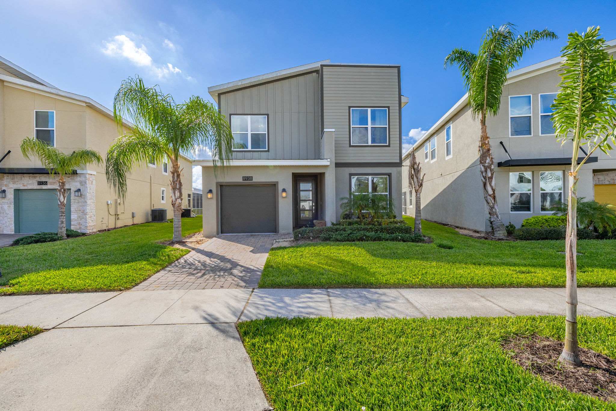 Elegant townhouse w/ pool & resort access