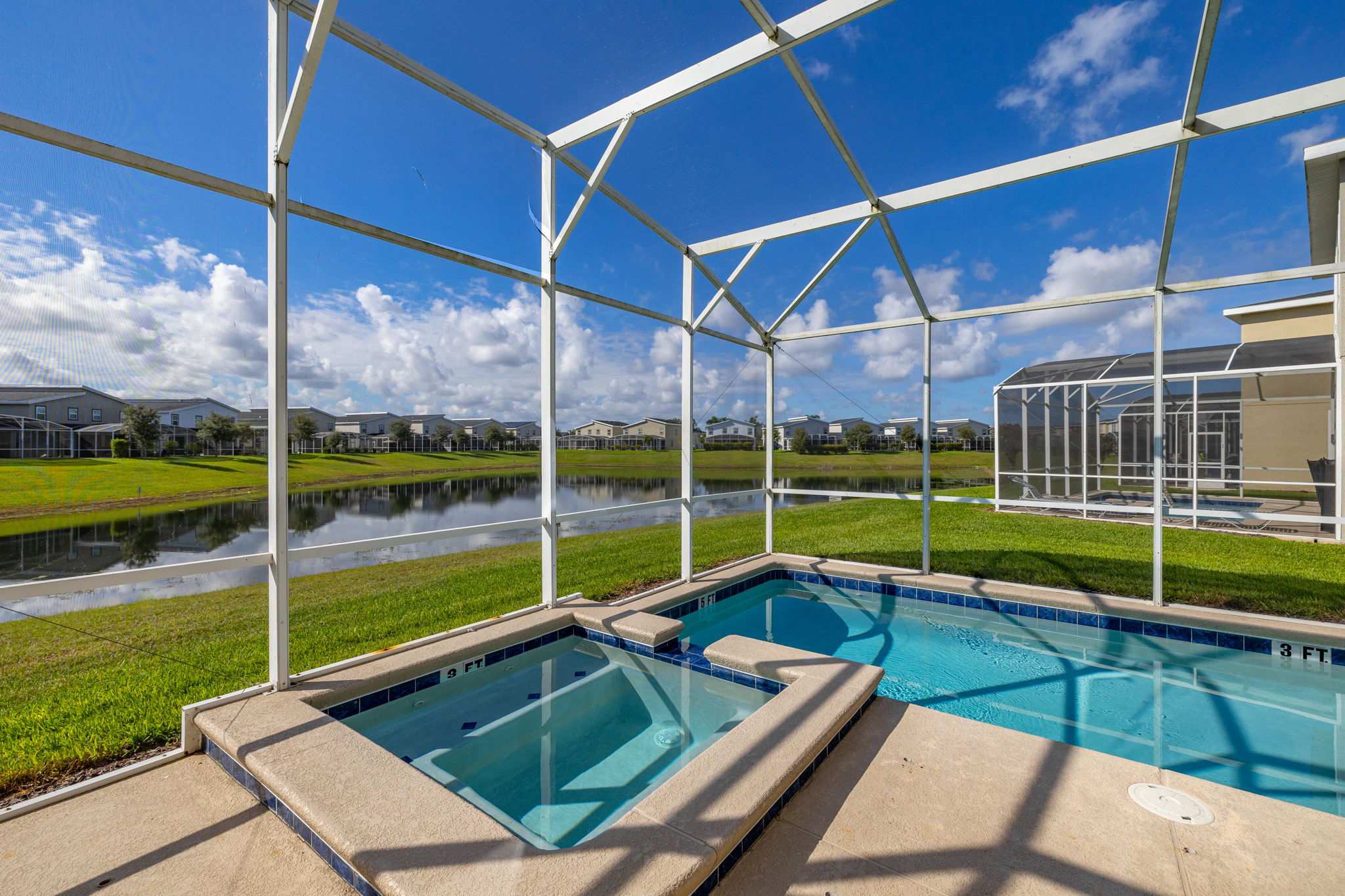 Elegant townhouse w/ pool & resort access