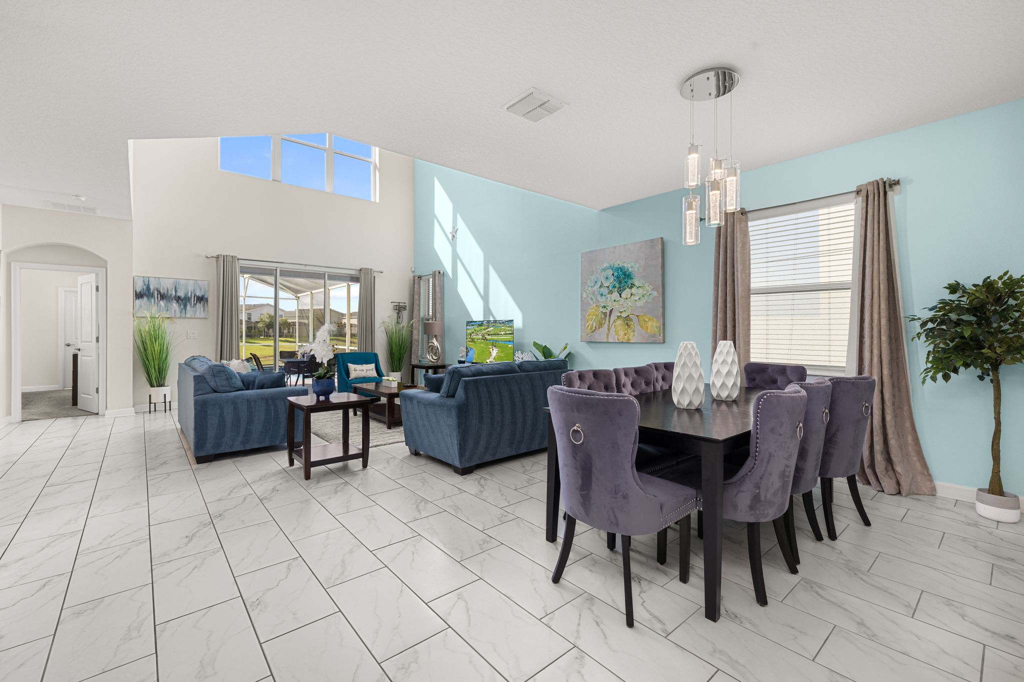 Elegant townhouse w/ pool & resort access