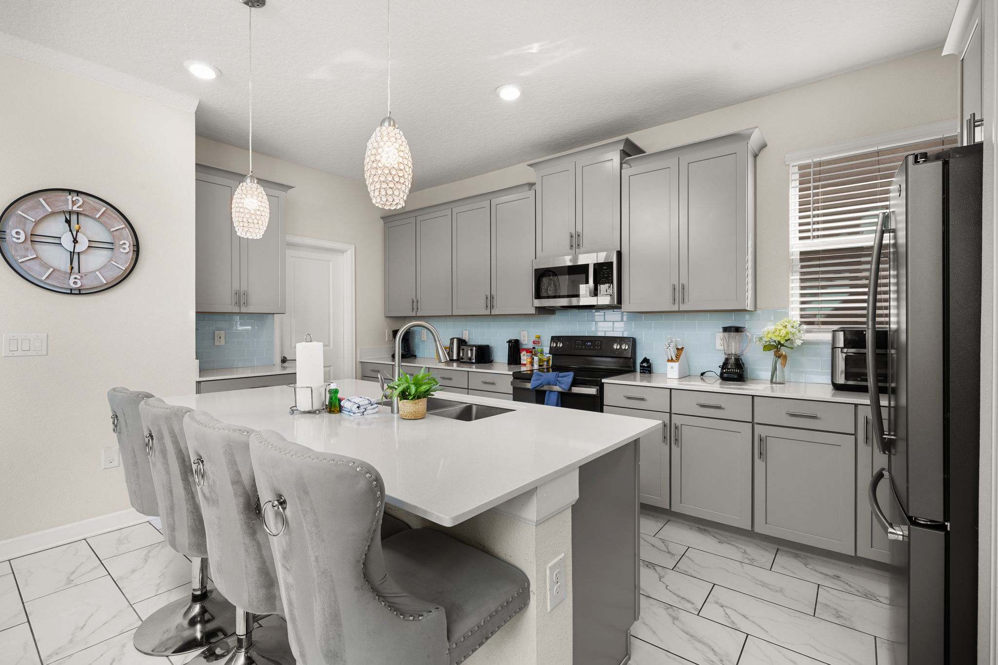 Elegant townhouse w/ pool & resort access