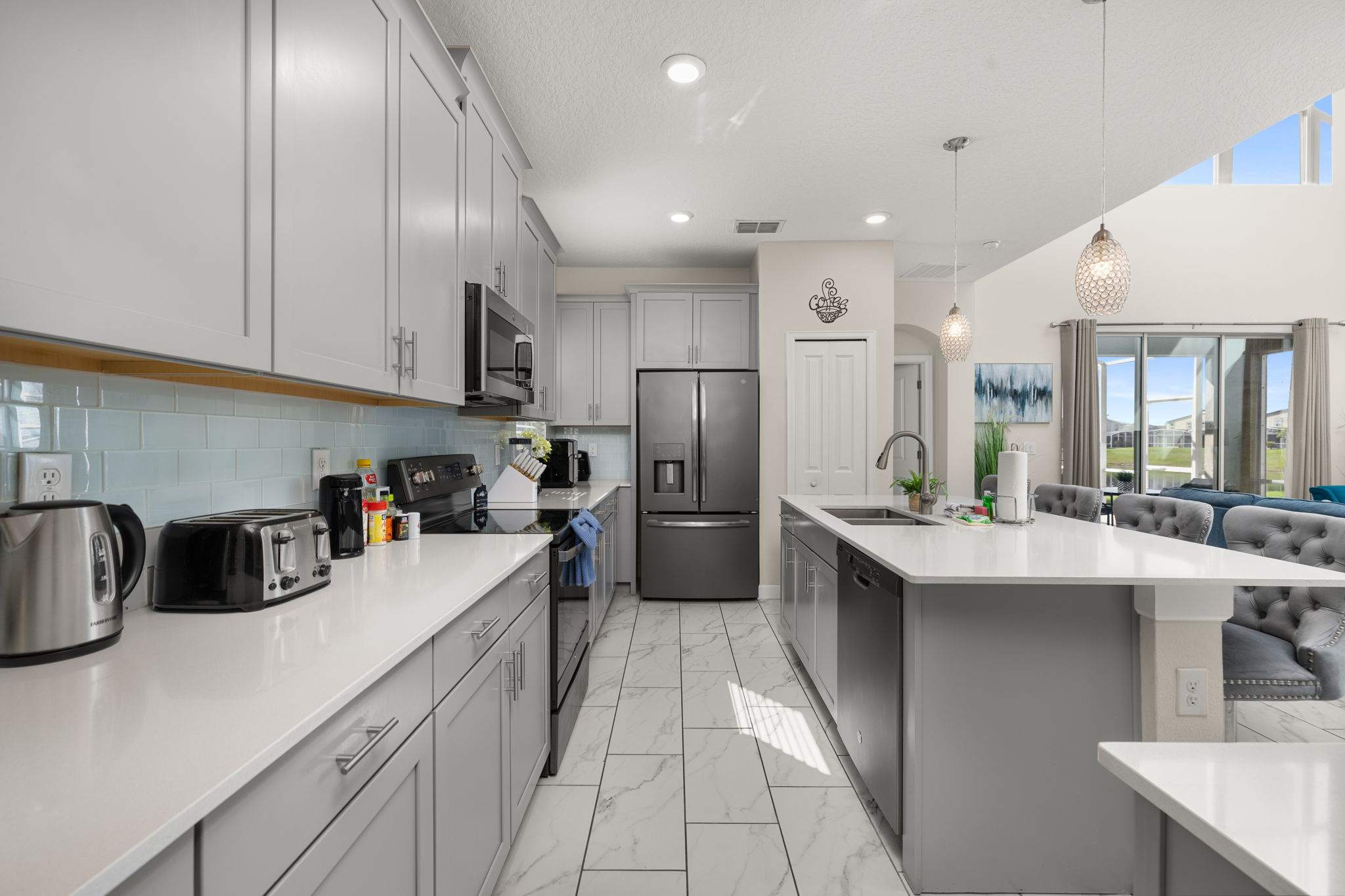 Elegant townhouse w/ pool & resort access