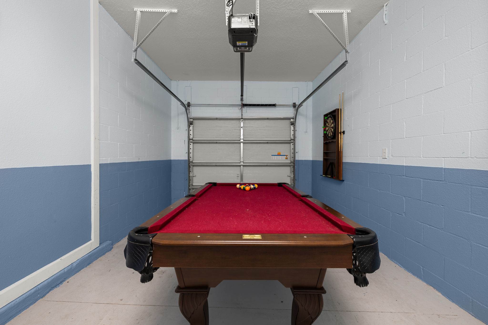 Elegant townhouse w/ pool & resort access