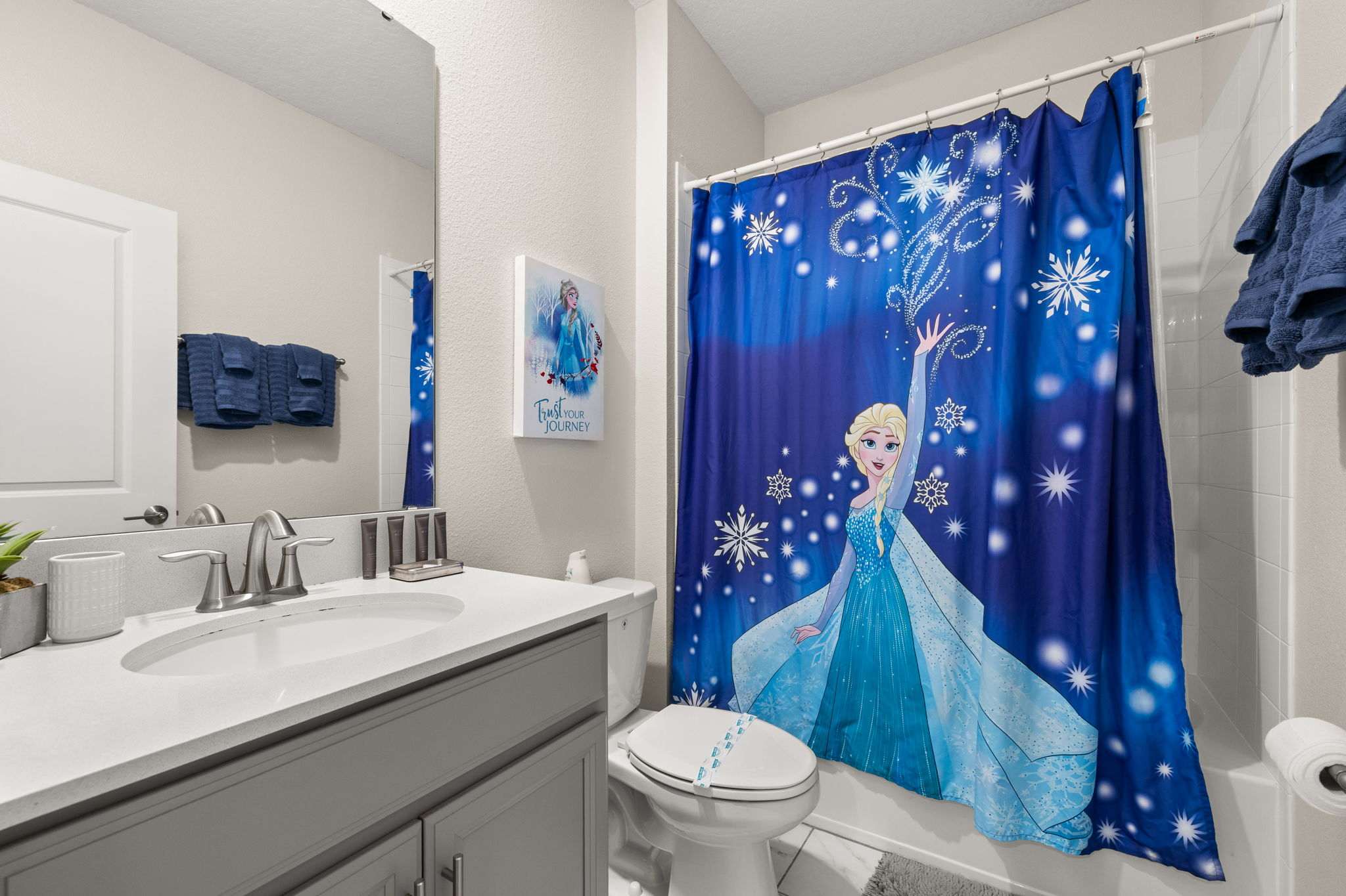 Elegant townhouse w/ pool & resort access