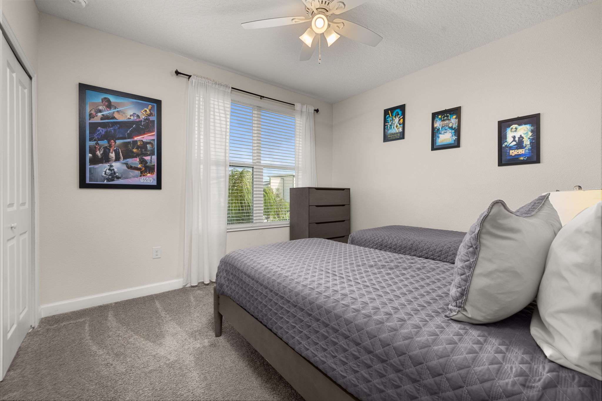 Elegant townhouse w/ pool & resort access