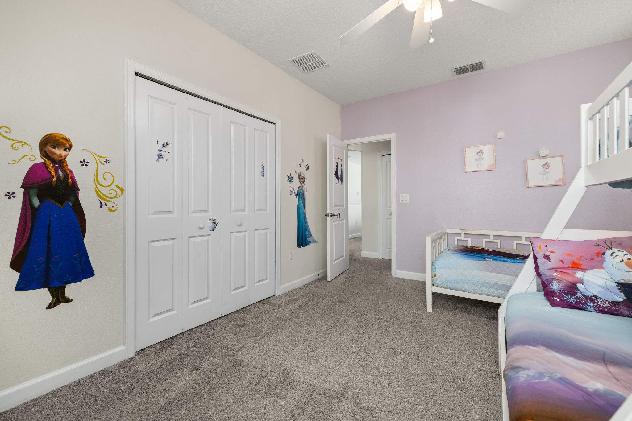 Elegant townhouse w/ pool & resort access